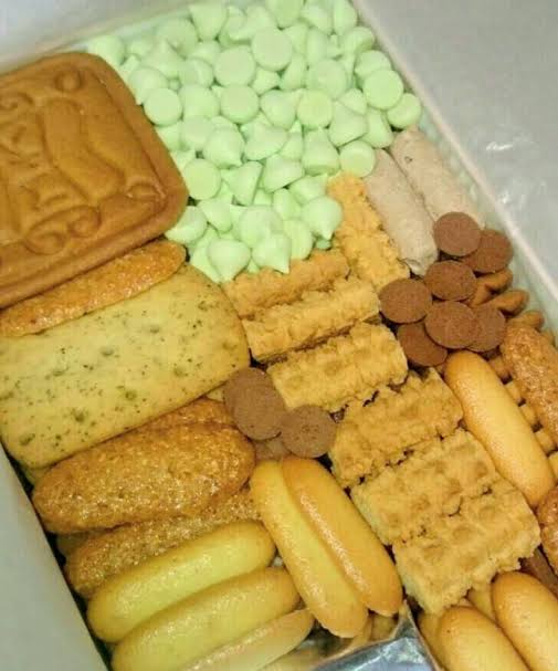 お金持ちの友達の家で出て来そうなお菓子の写真を貼ろう！