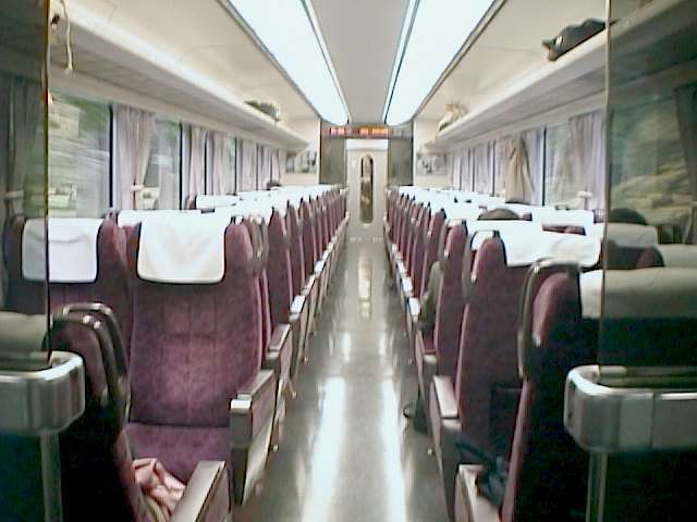 電車って人を嫌な人にする空間なのかな