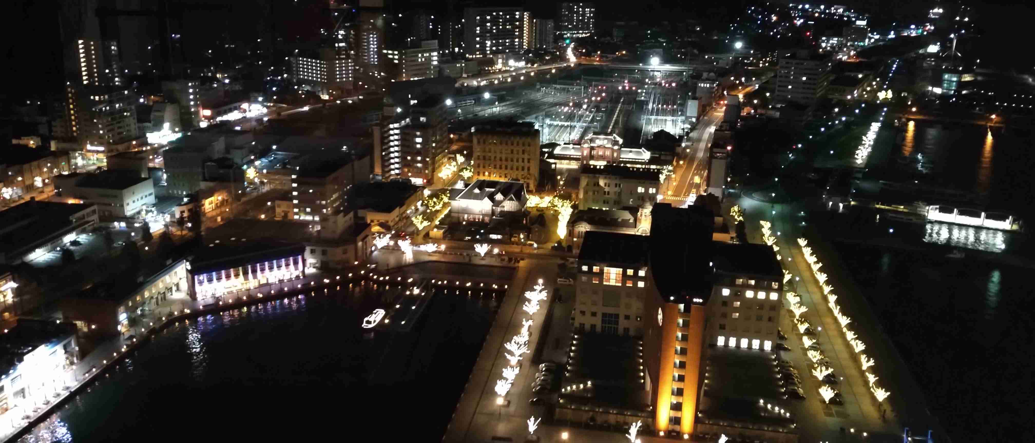 夜景の画像を観ながら夜を過ごすトピ