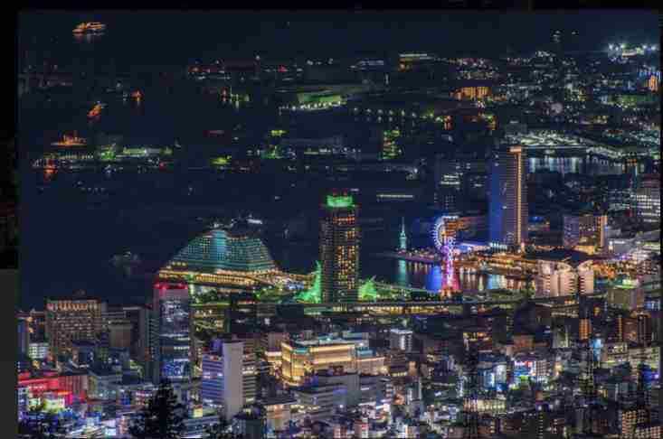 夜景の画像を観ながら夜を過ごすトピ