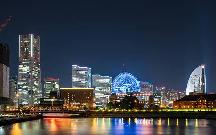 夜景の画像を観ながら夜を過ごすトピ