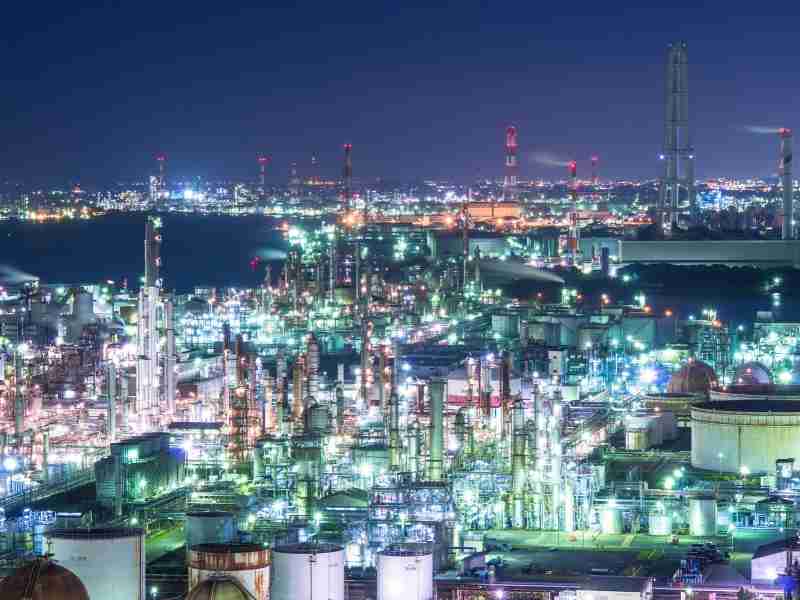 夜景の画像を観ながら夜を過ごすトピ