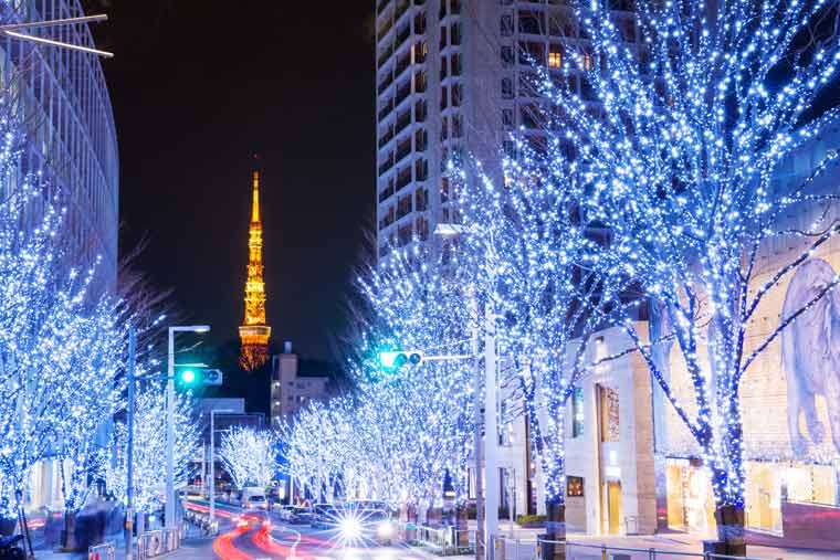 夜景の画像を観ながら夜を過ごすトピ
