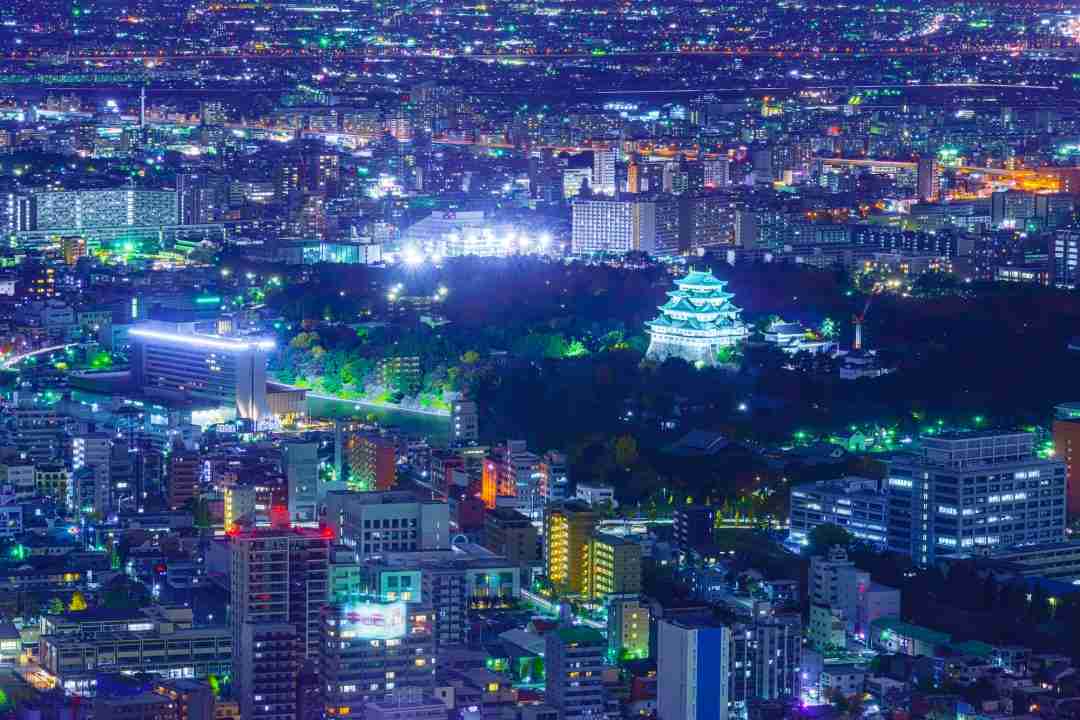 夜景の画像を観ながら夜を過ごすトピ