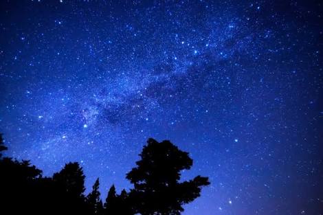 夜景の画像を観ながら夜を過ごすトピ