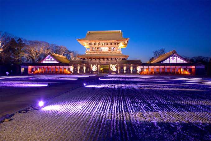 夜景の画像を観ながら夜を過ごすトピ