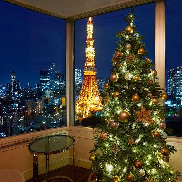 夜景の画像を観ながら夜を過ごすトピ