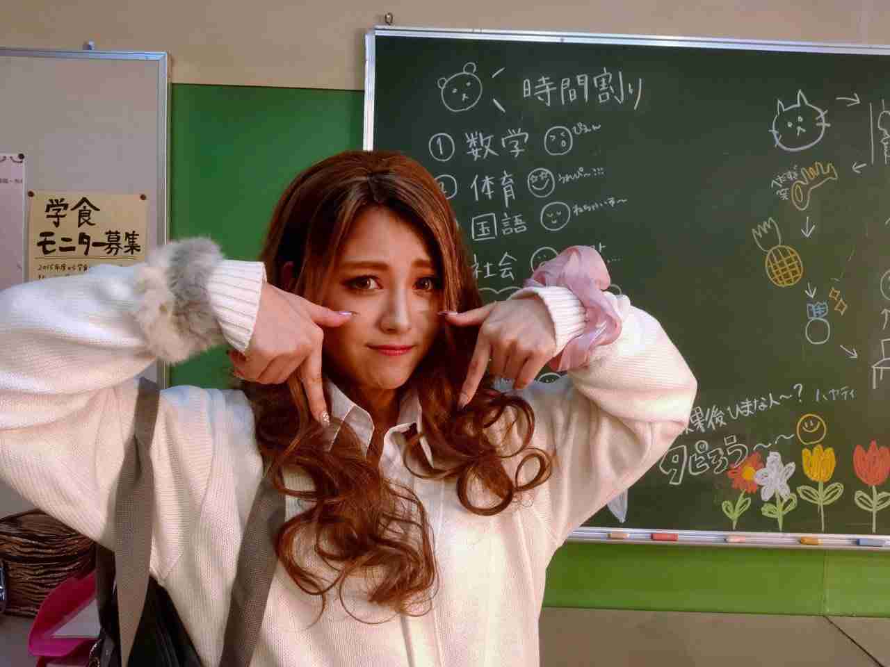 浜辺美波、コントで“ギャル”初挑戦「“今までで一番かわいい”って言われました」