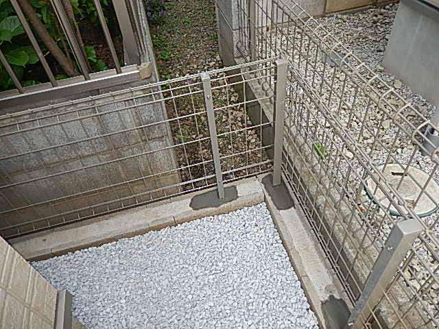 隣家の間に目隠しフェンスが立つのは気分が悪いですか ガールズちゃんねる Girls Channel