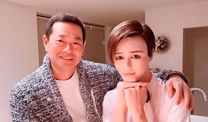 木下博勝医師、ブルーヘアにイメチェンした長男・大維志くんと2ショット「綺麗」「似合う」