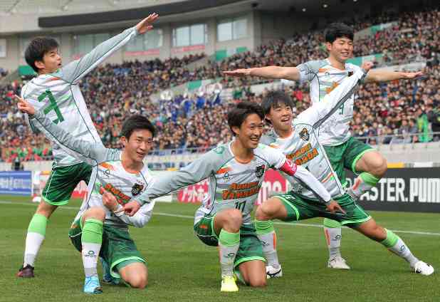 これも戦術?高校サッカー決勝戦で“違い”が浮き彫りになった監督の「マナー」