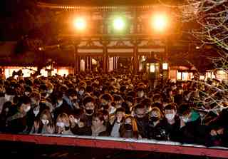 元日の人出、前日より減少9割超　主要駅や繁華街、初詣避け自宅で