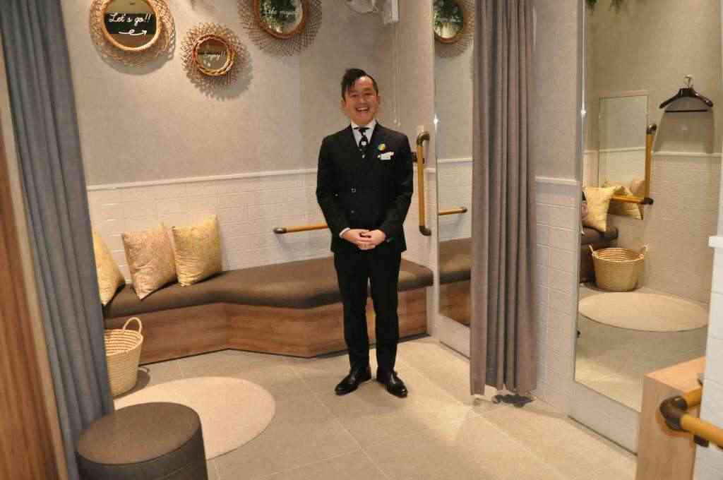 障害がある人にも使いやすい試着室　きっかけは…車いすの高校生の言葉「僕らはどうせ対象に入っていない」