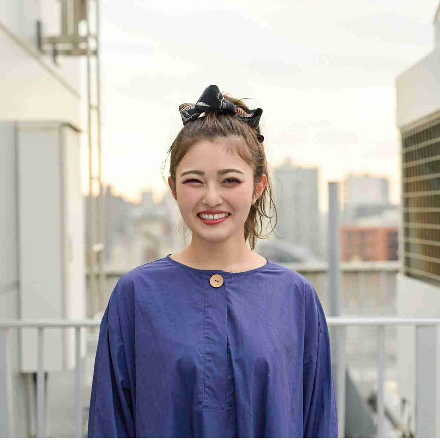 太眉卒業の井上咲楽、ポニーテールの最新ショットが「常盤貴子さんに見える」「眼力ハンパない」