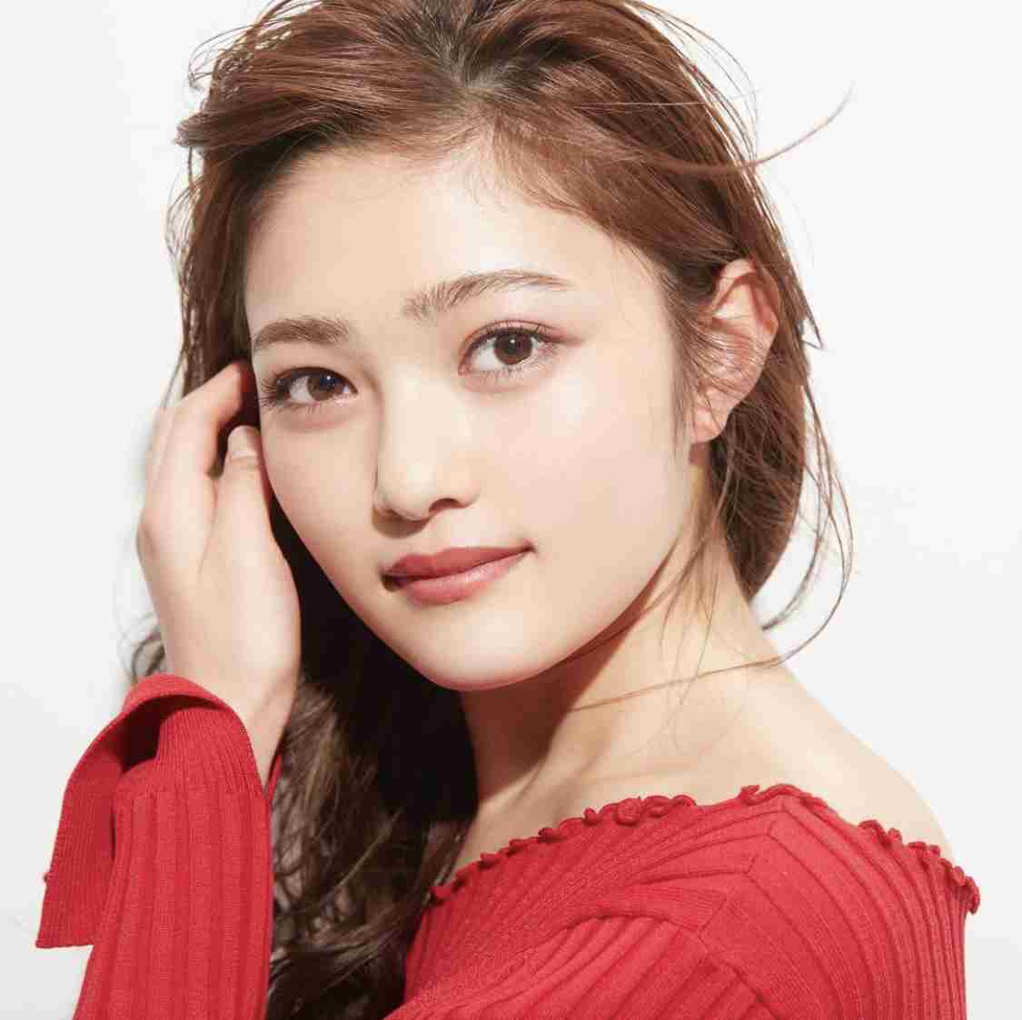 太眉卒業の井上咲楽、ポニーテールの最新ショットが「常盤貴子さんに見える」「眼力ハンパない」