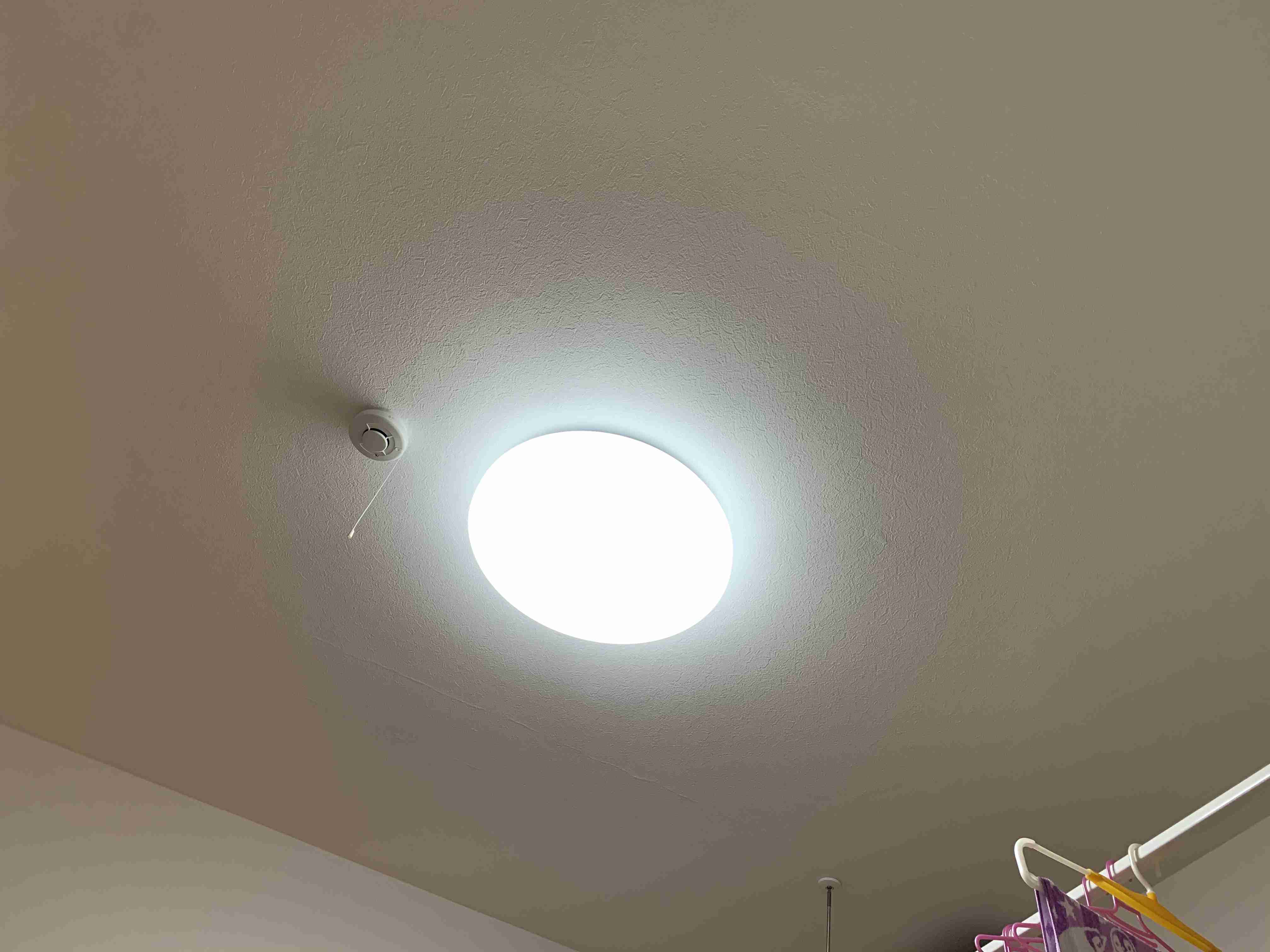 お部屋の天井を見せてください