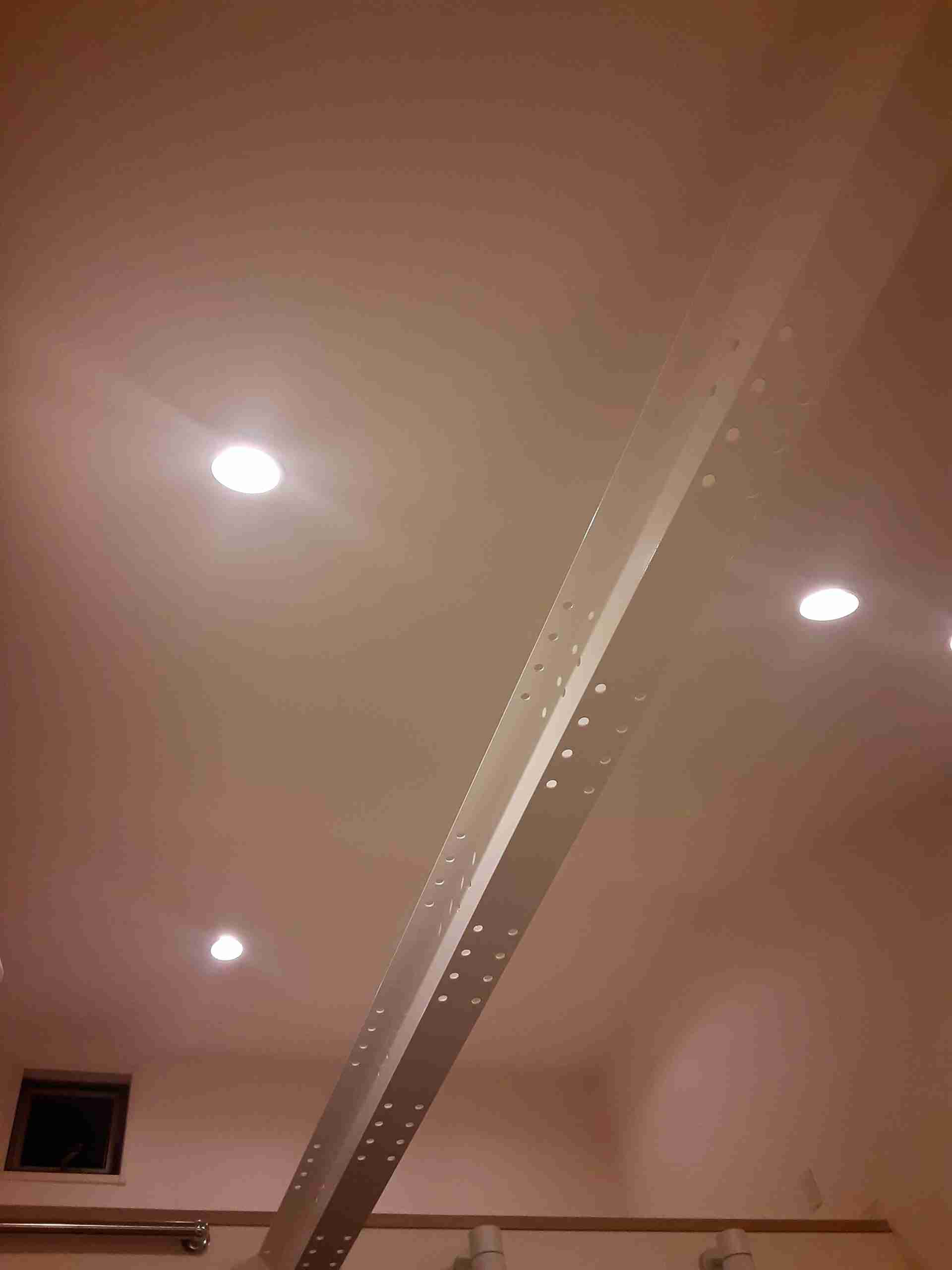 お部屋の天井を見せてください