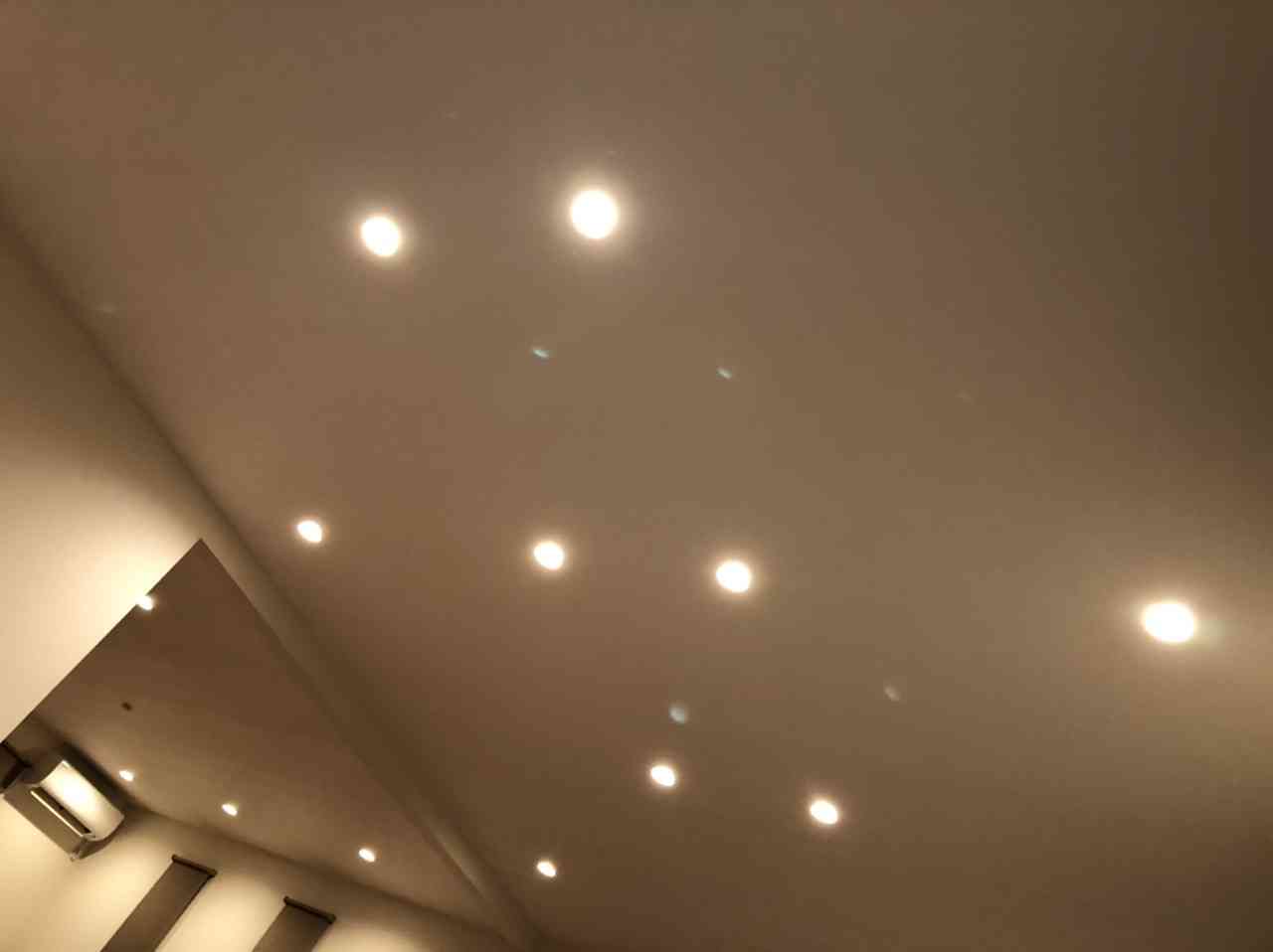 お部屋の天井を見せてください