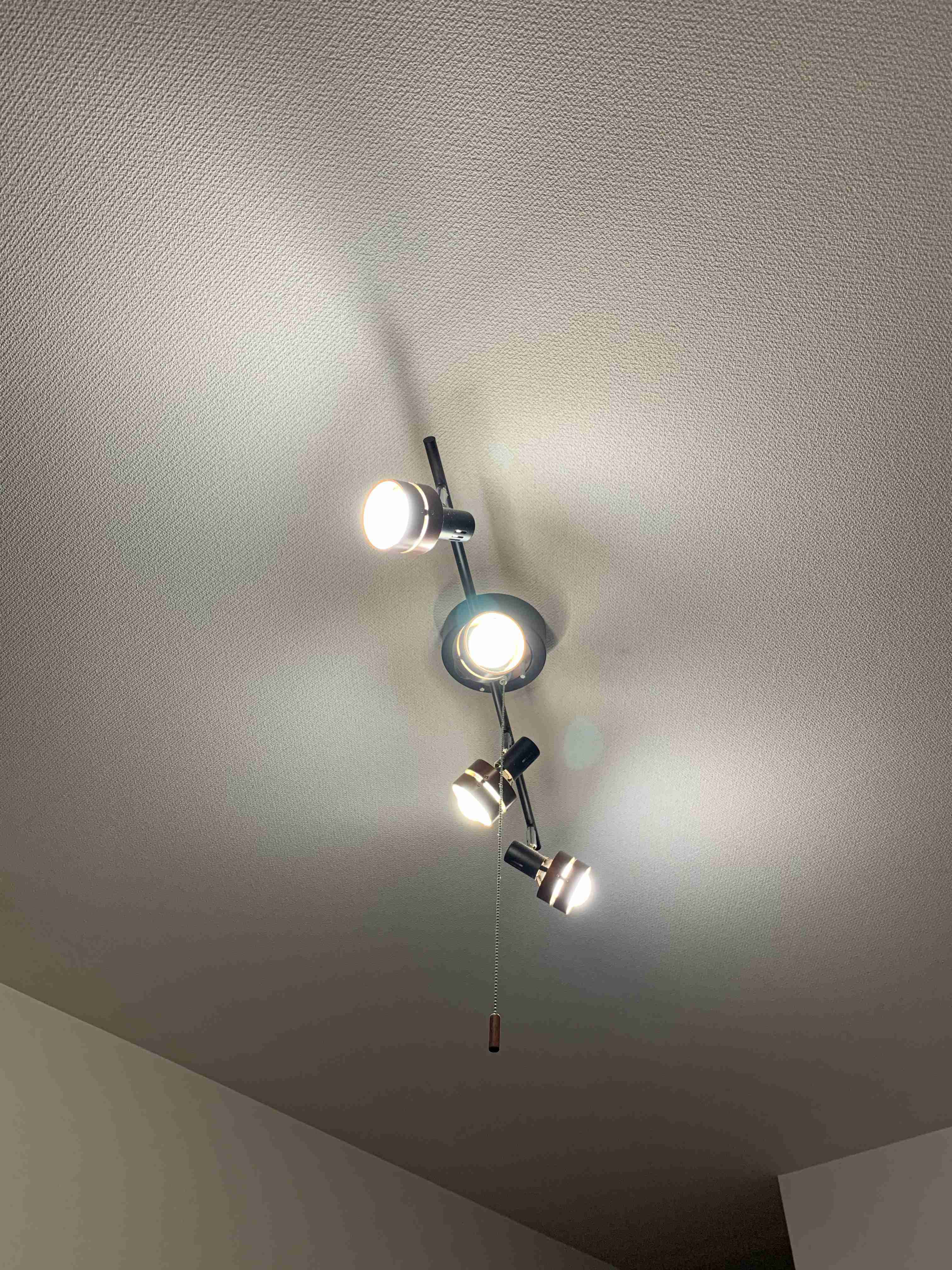 お部屋の天井を見せてください