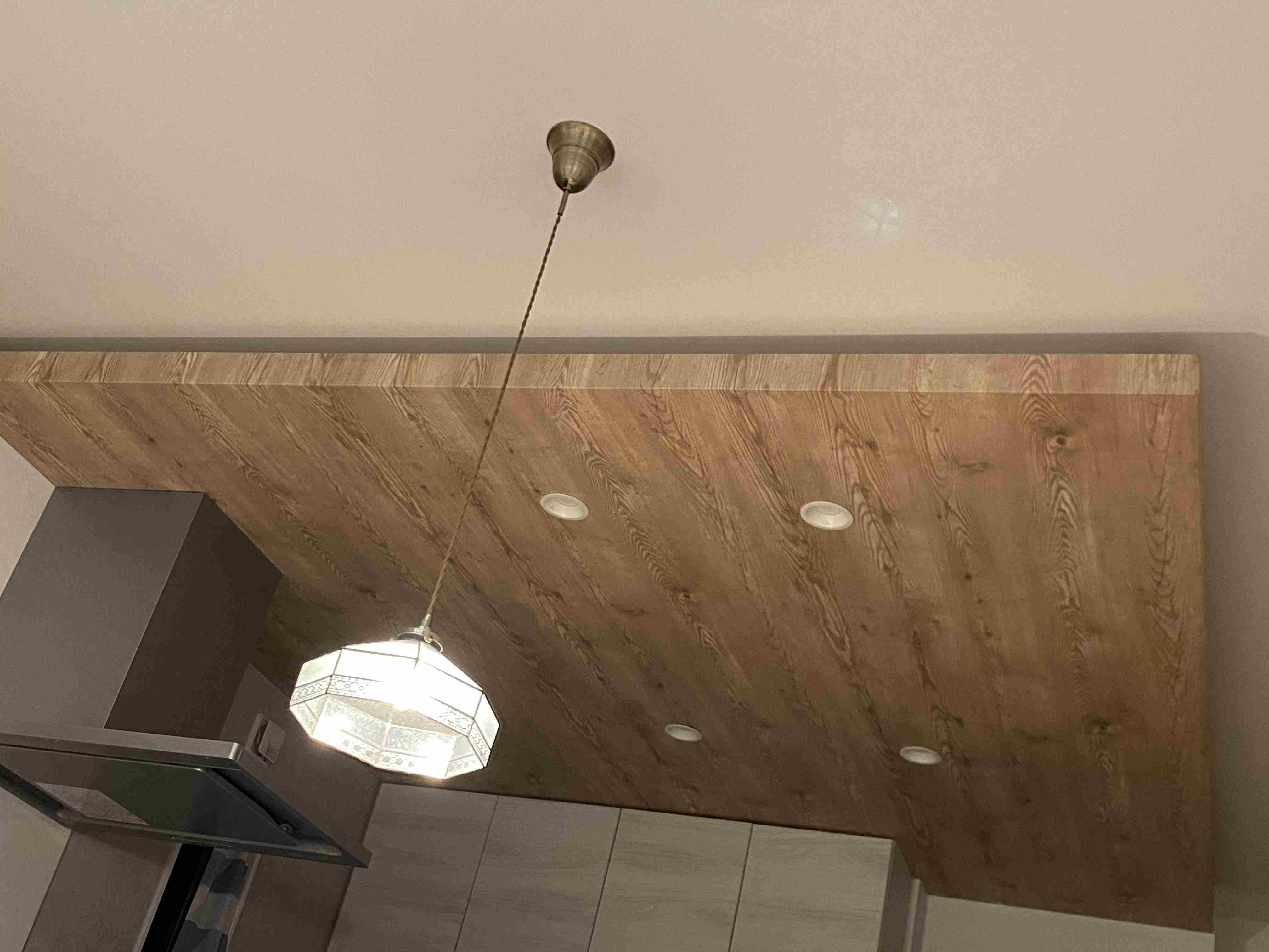 お部屋の天井を見せてください