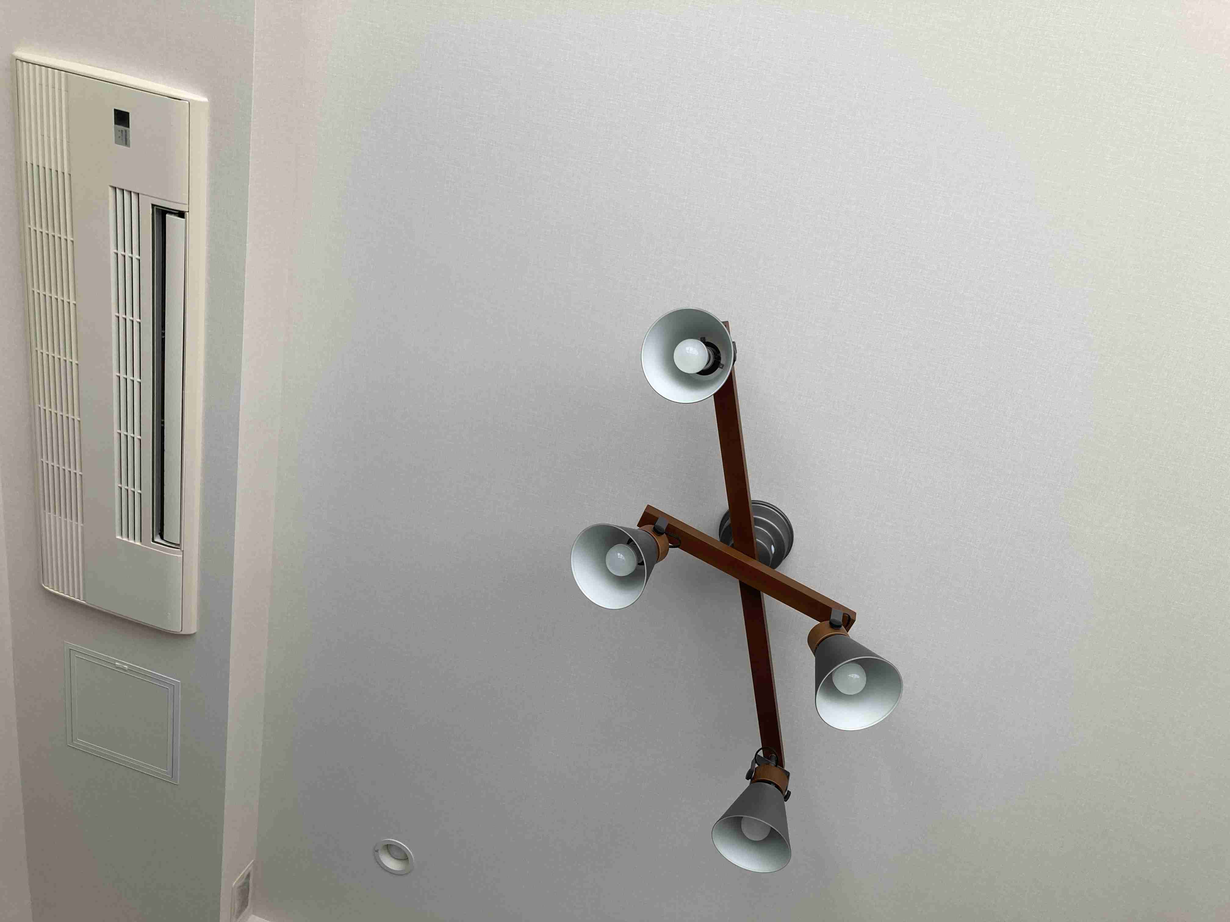 お部屋の天井を見せてください