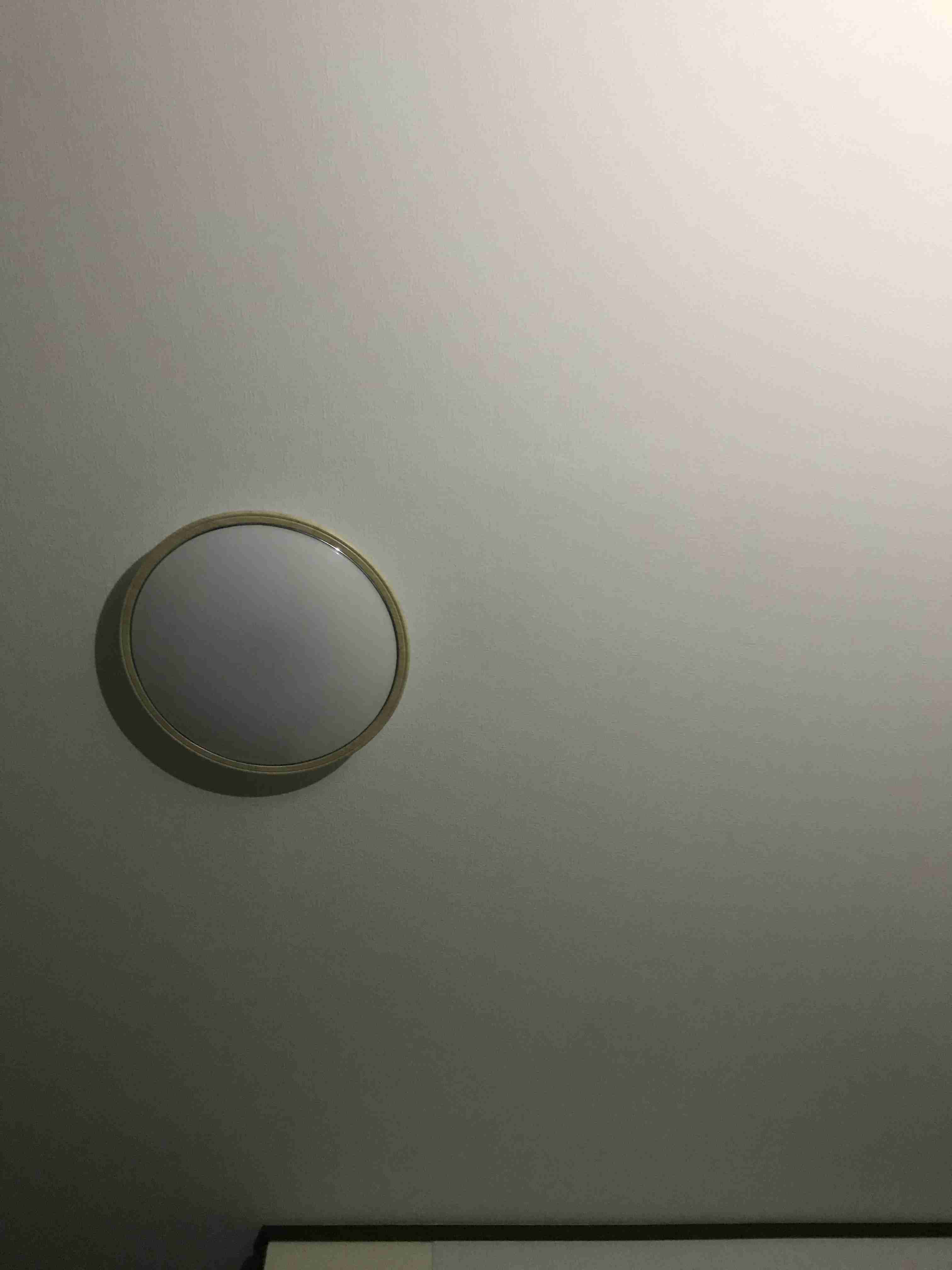 お部屋の天井を見せてください