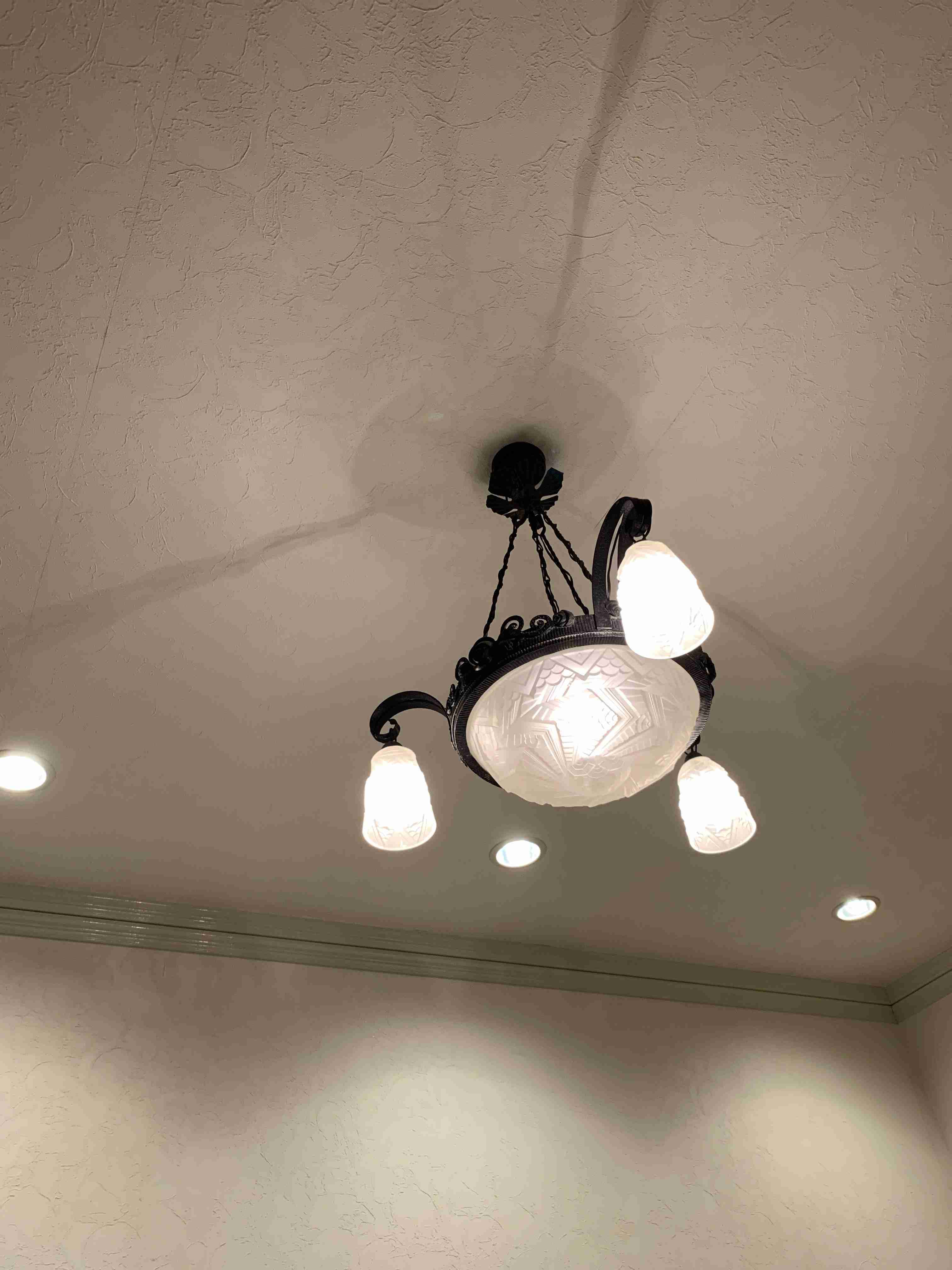 お部屋の天井を見せてください