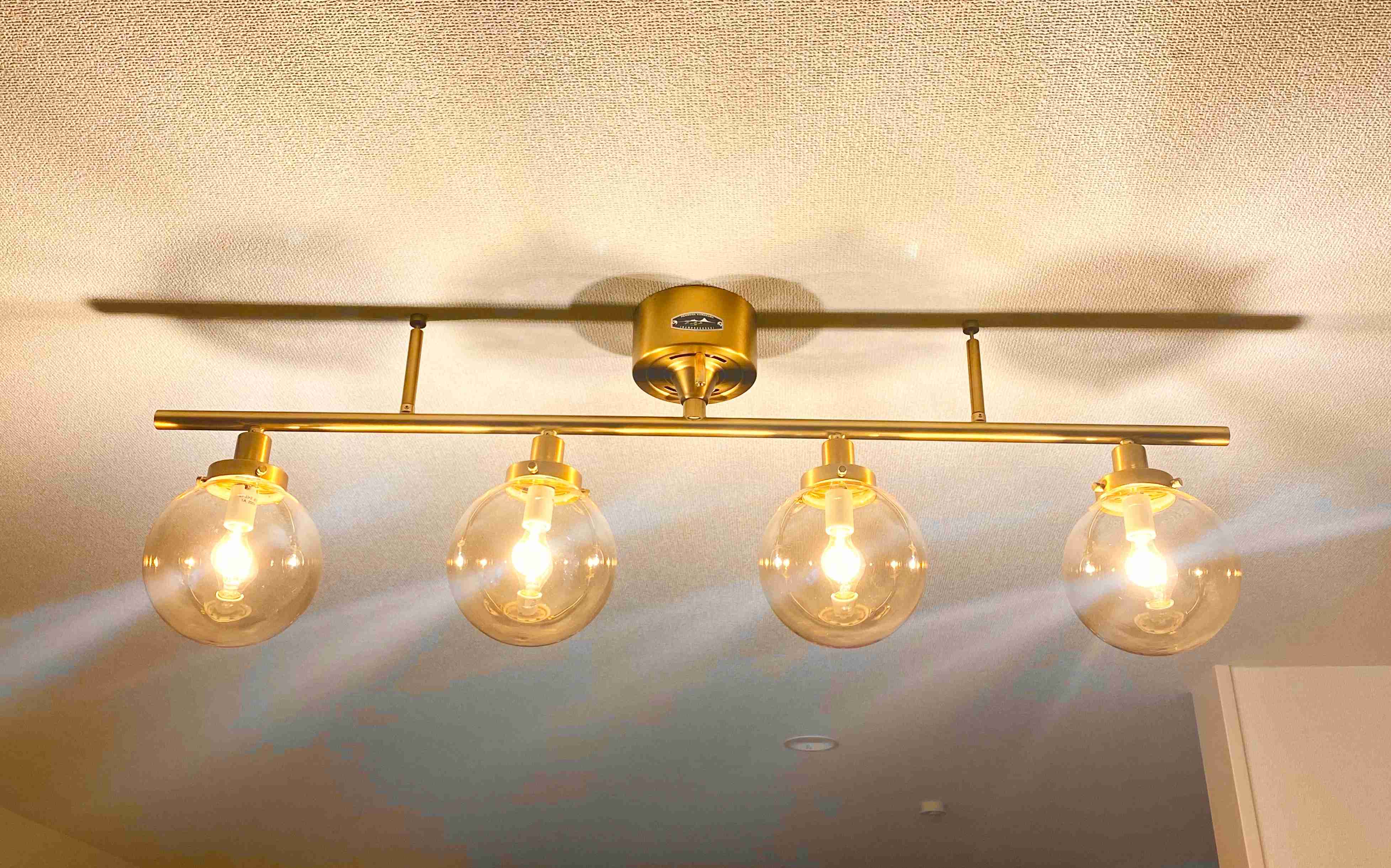 お部屋の天井を見せてください