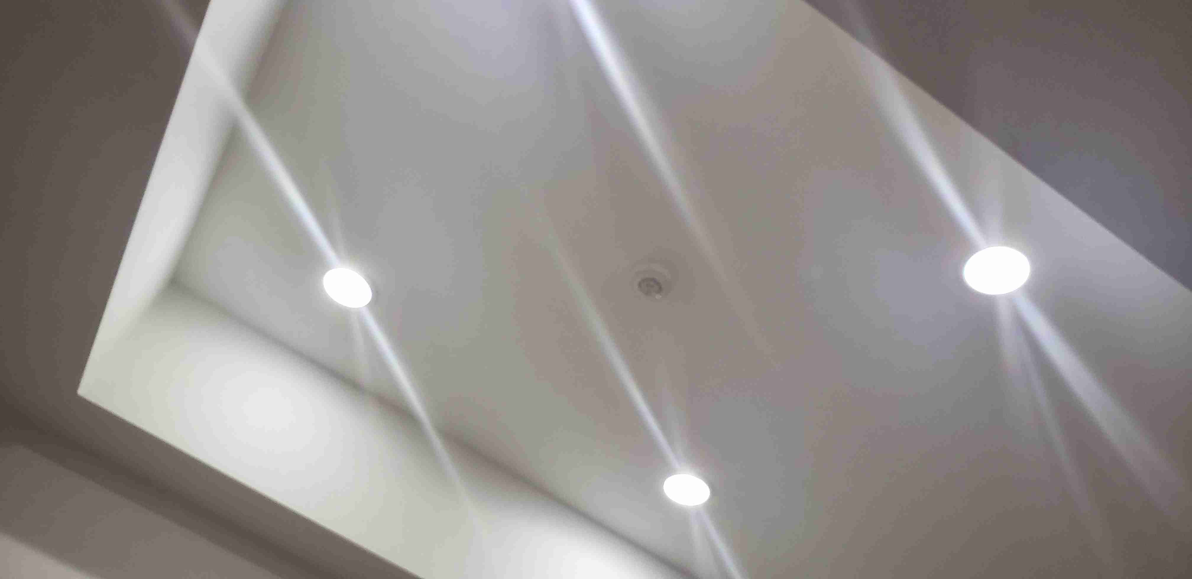 お部屋の天井を見せてください