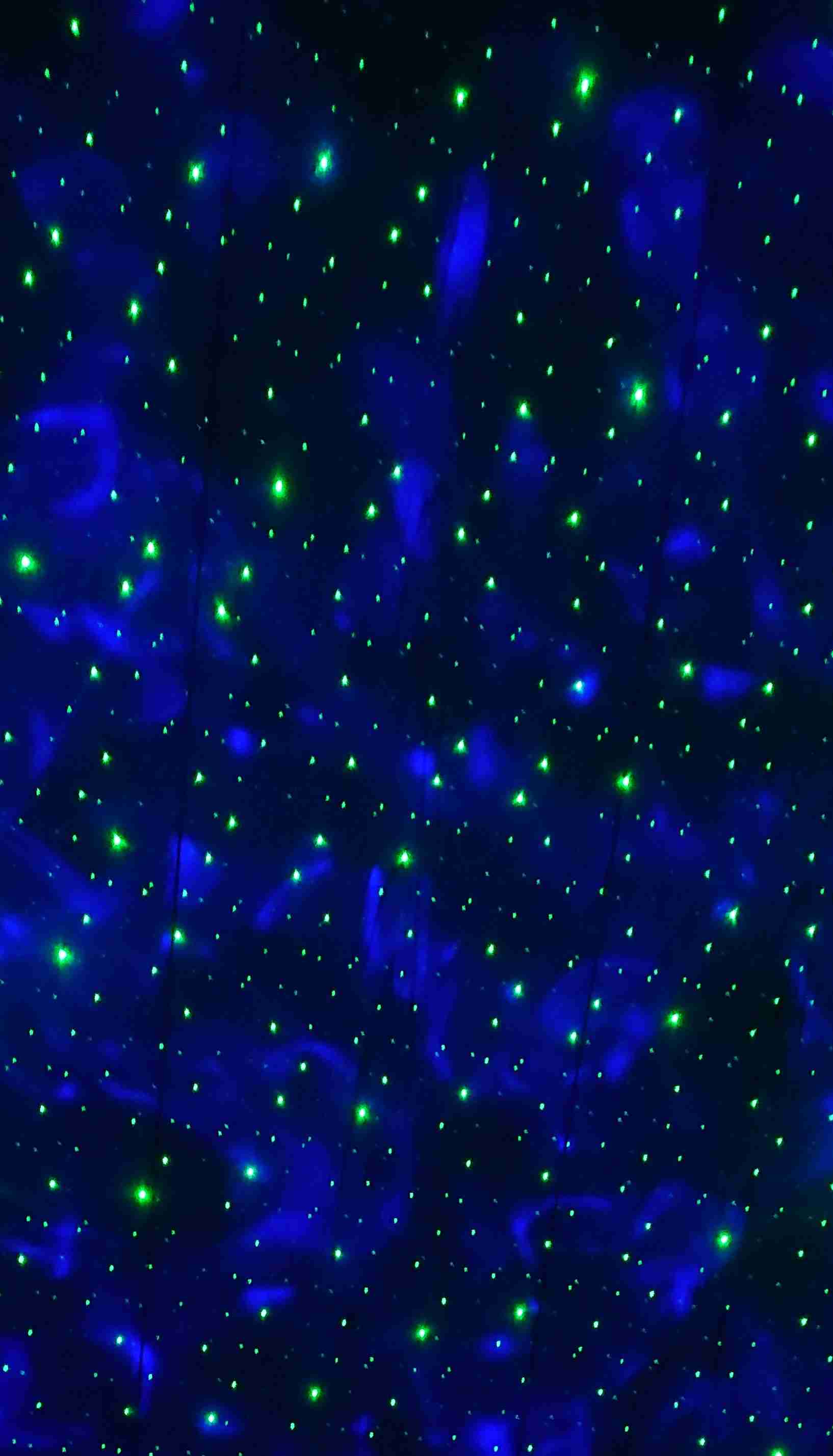 お部屋の天井を見せてください