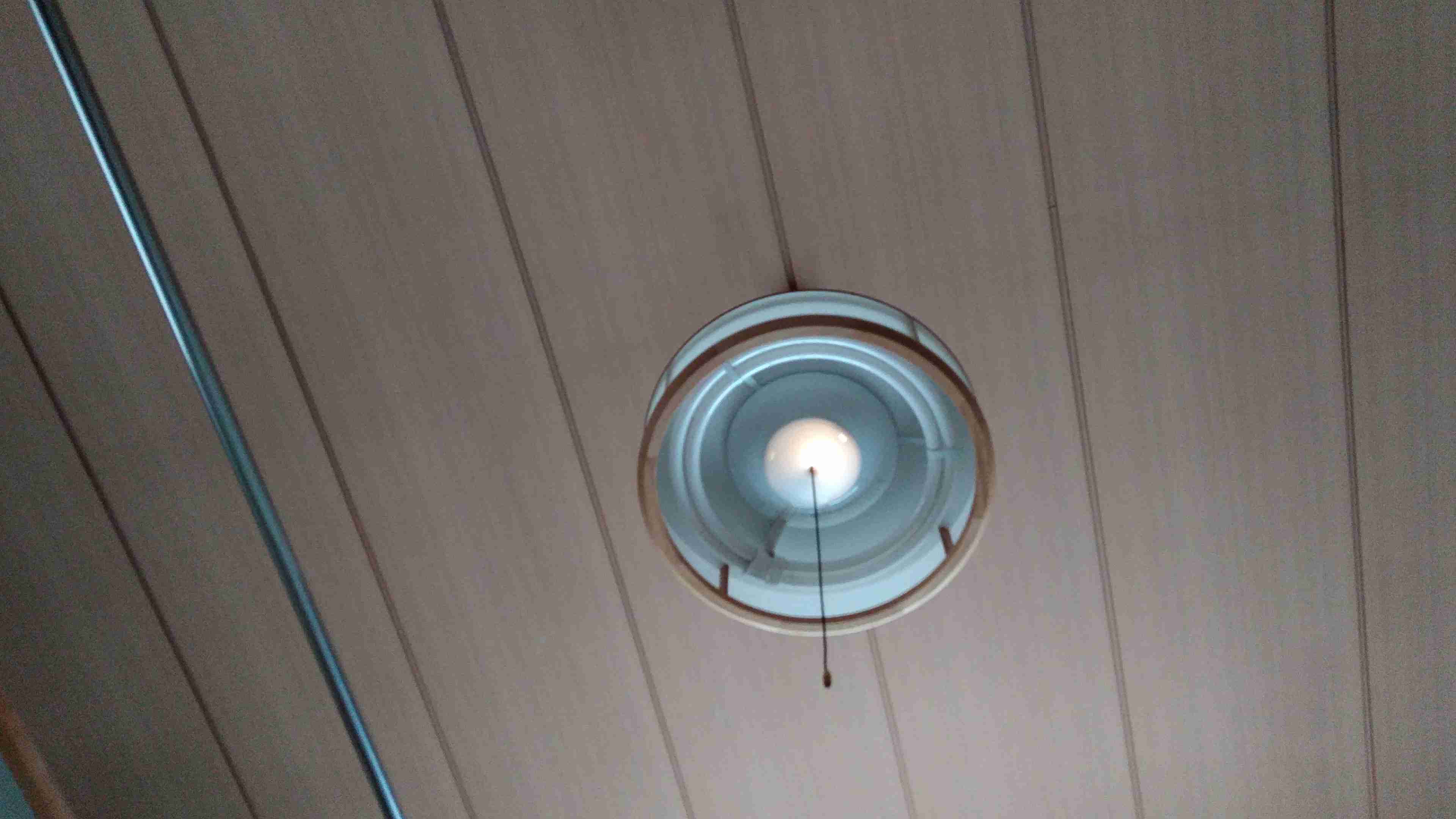 お部屋の天井を見せてください