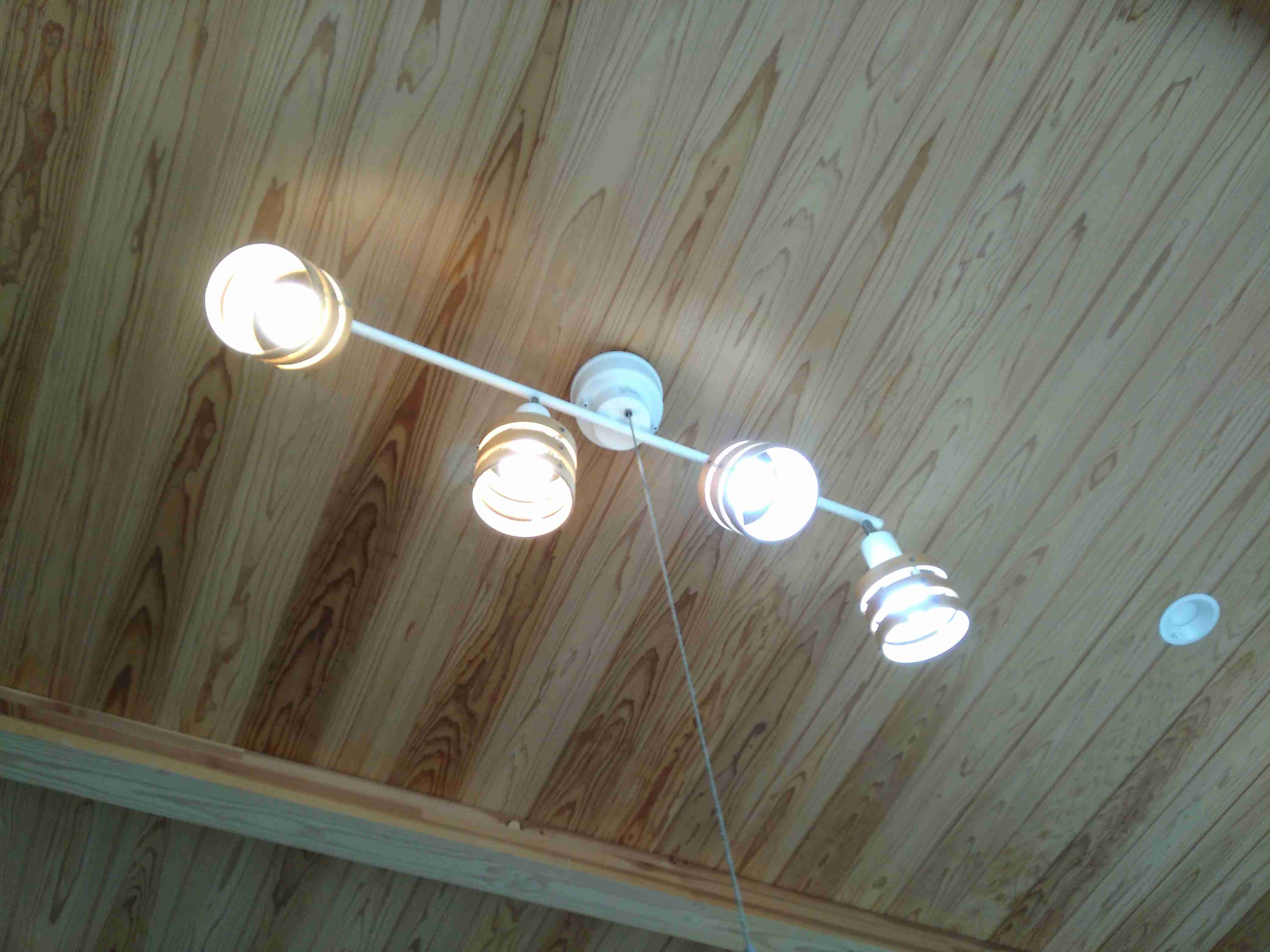 お部屋の天井を見せてください