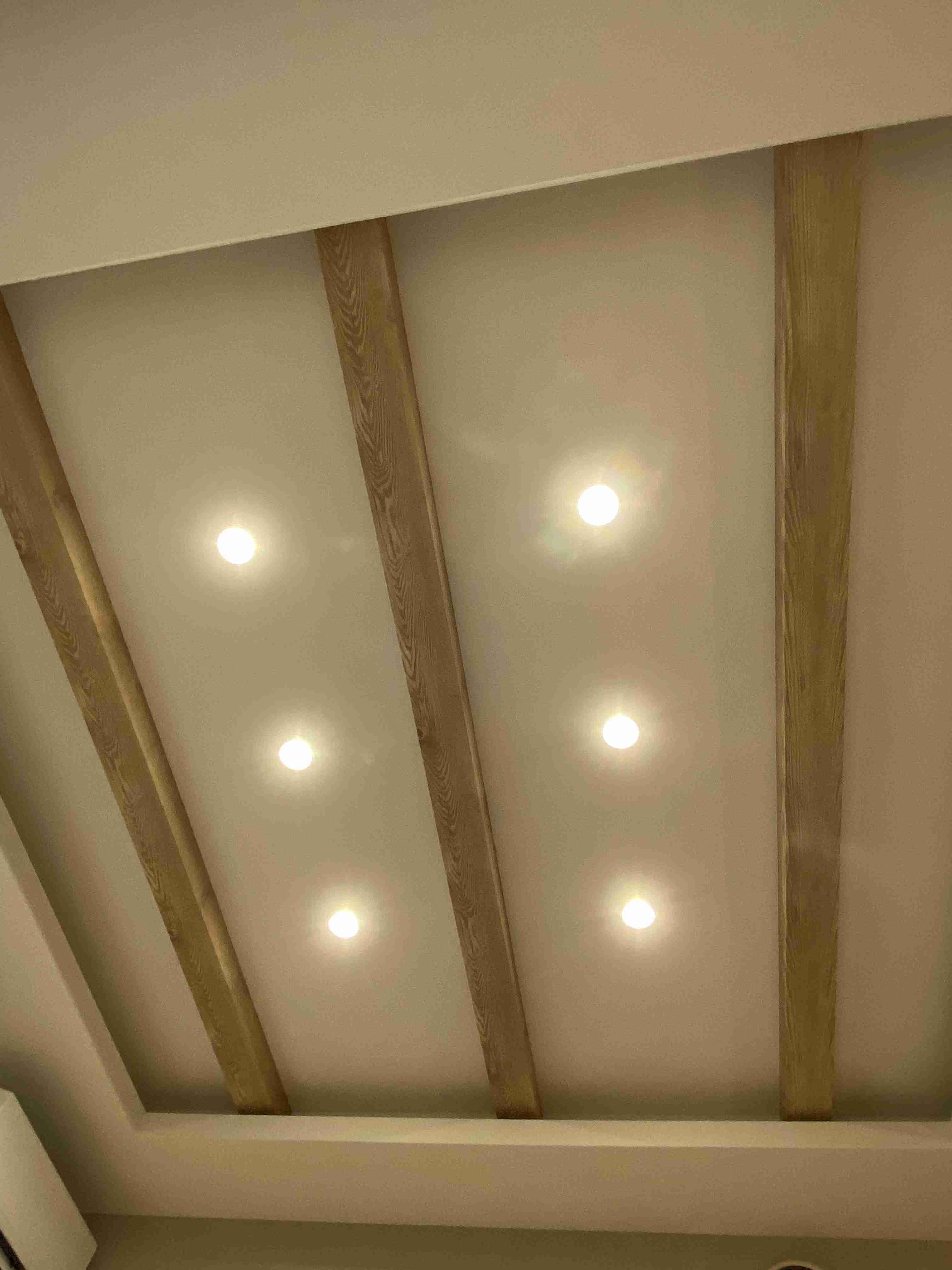 お部屋の天井を見せてください