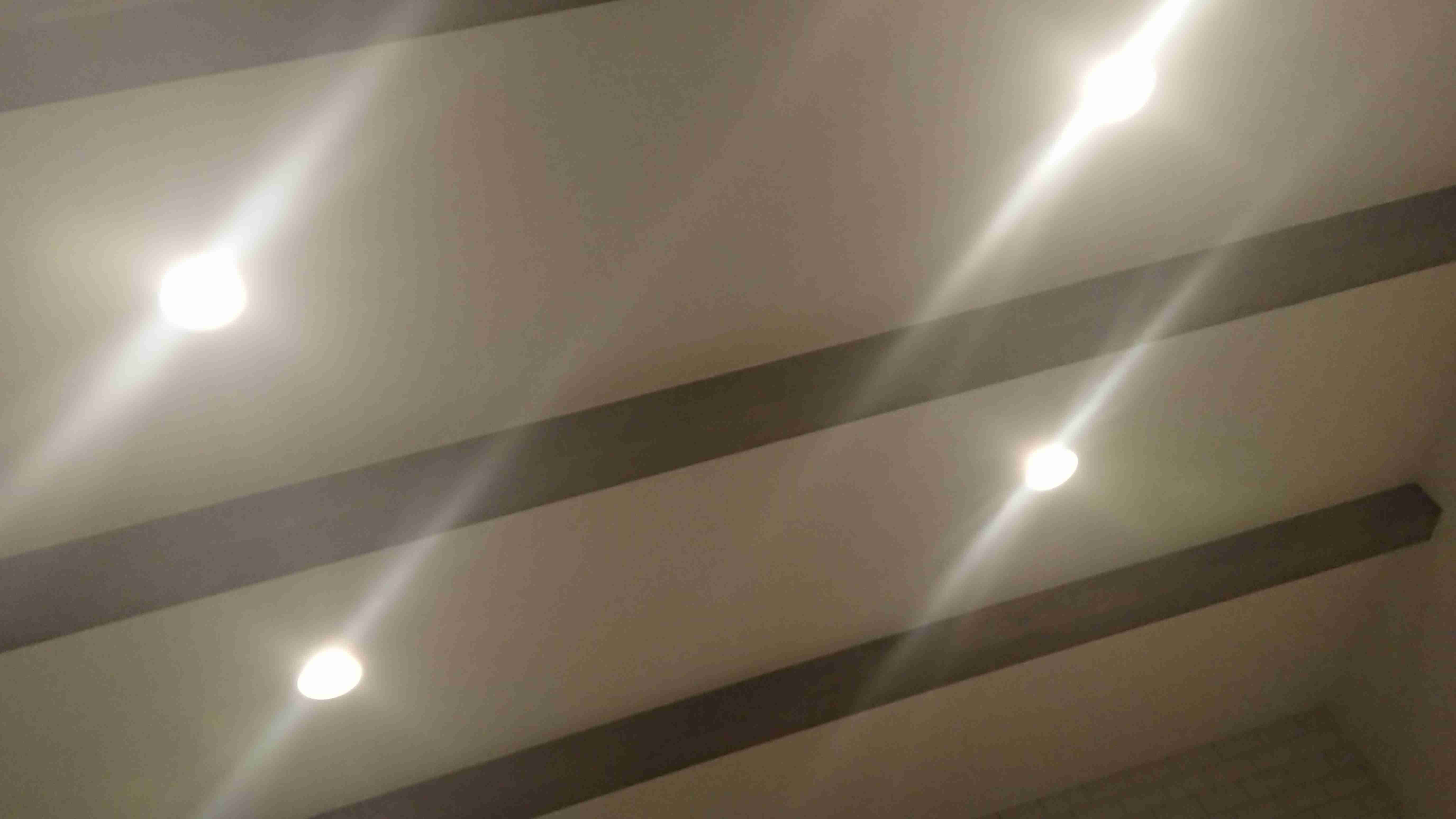 お部屋の天井を見せてください