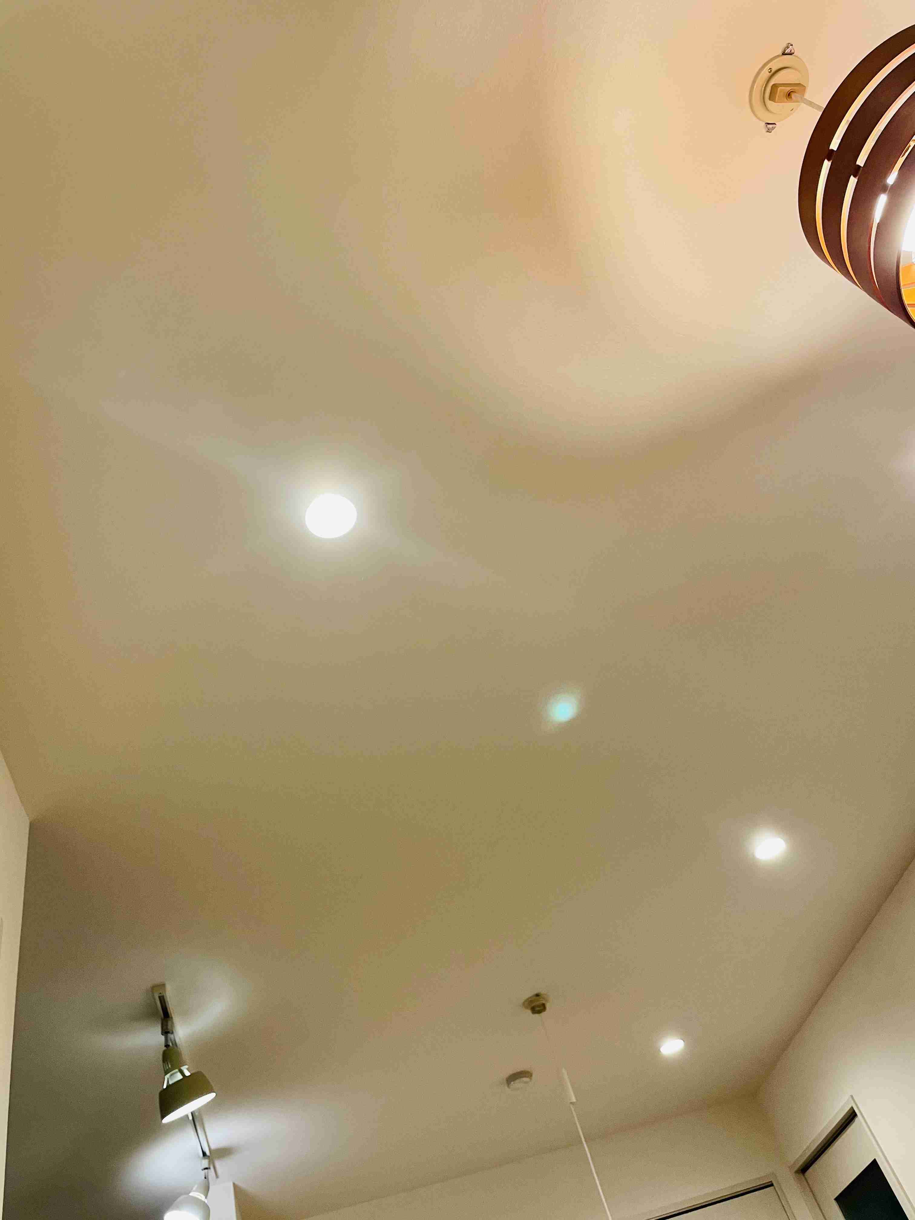 お部屋の天井を見せてください