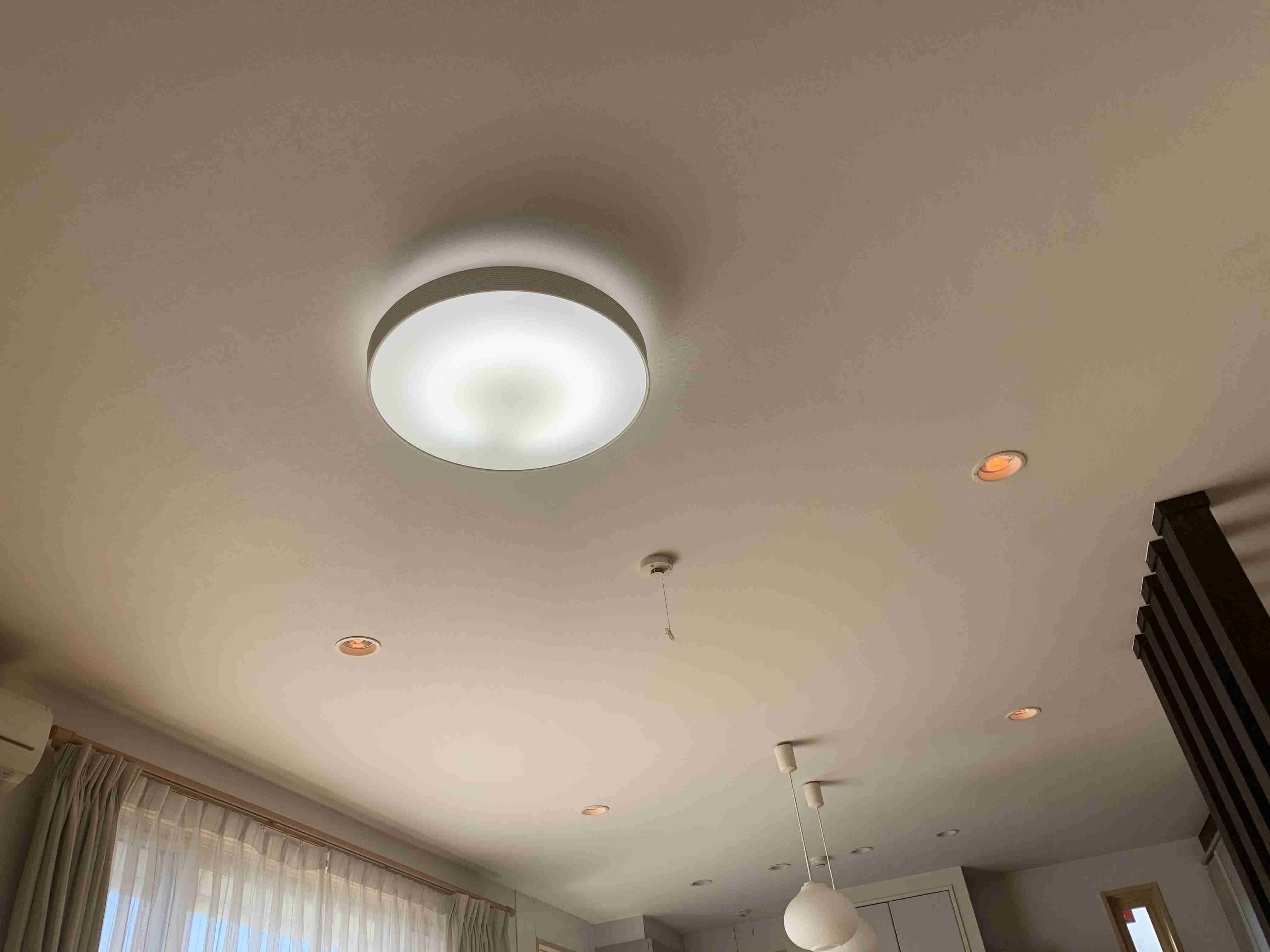 お部屋の天井を見せてください