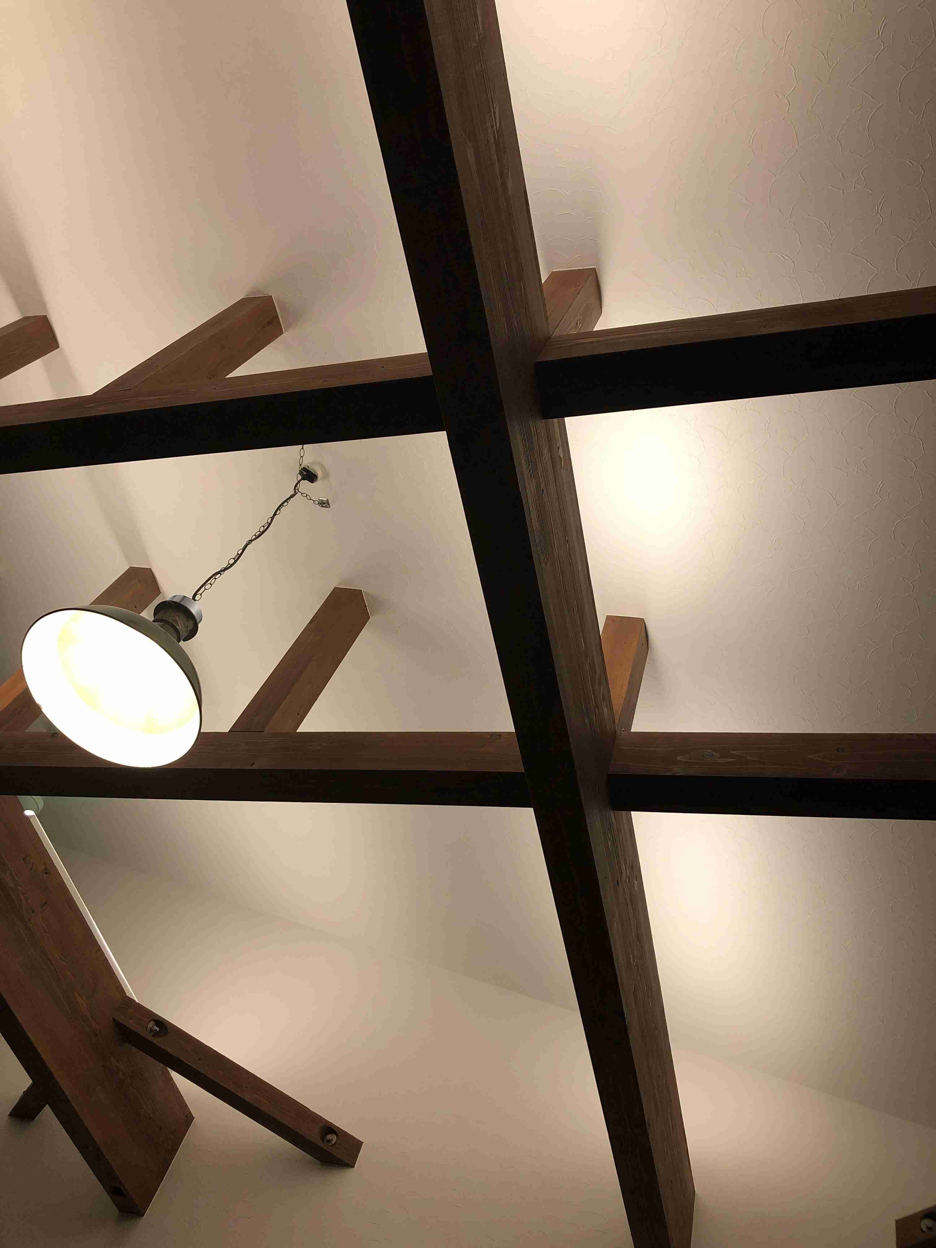 お部屋の天井を見せてください