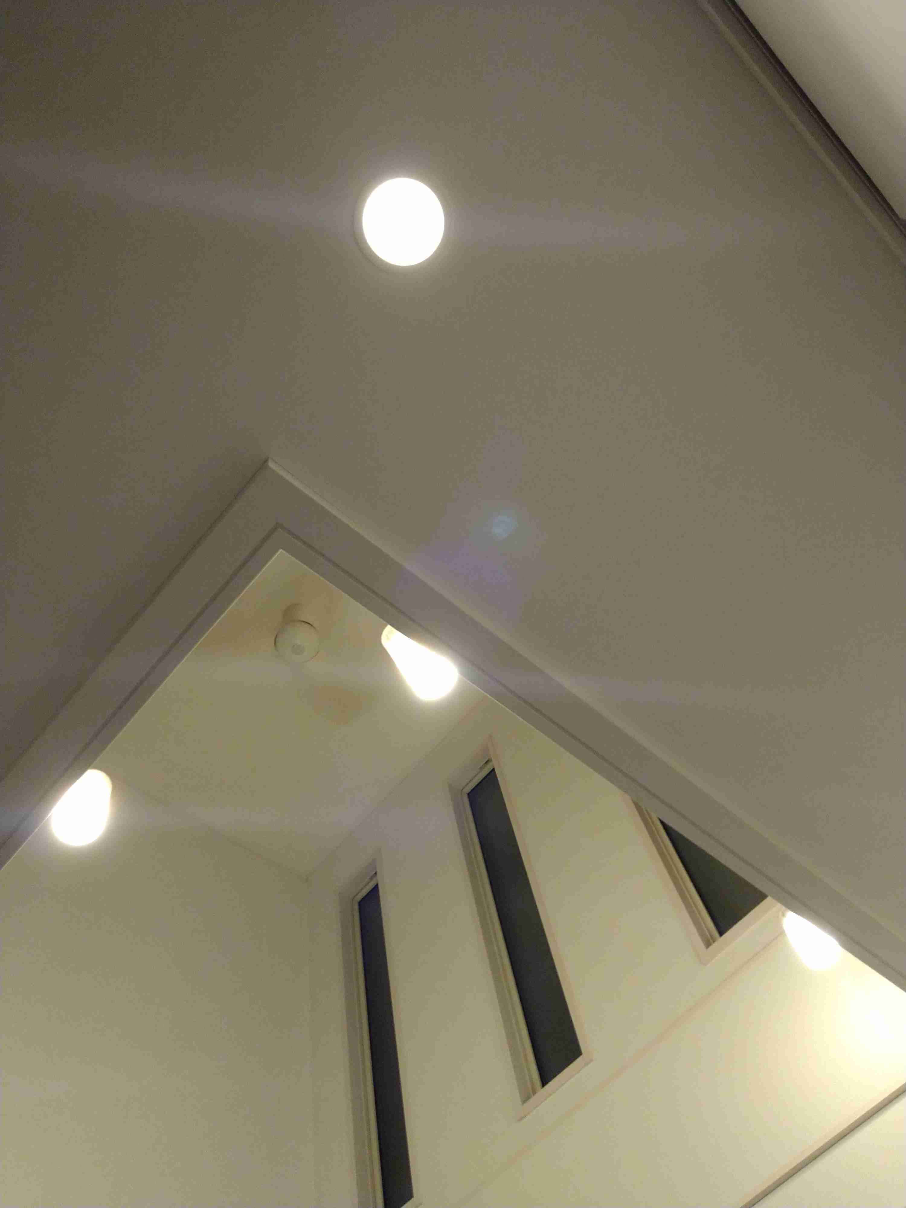 お部屋の天井を見せてください