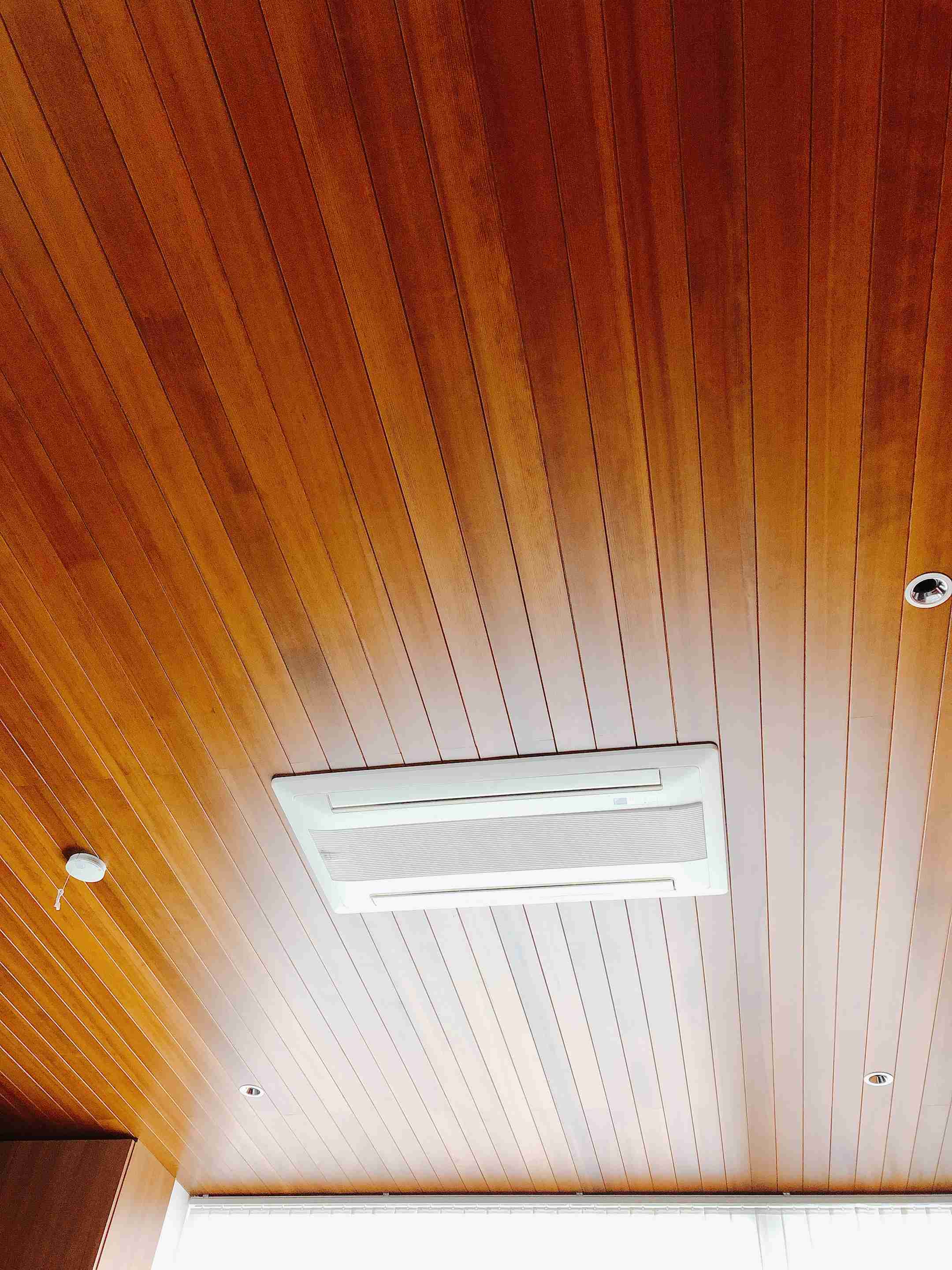 お部屋の天井を見せてください