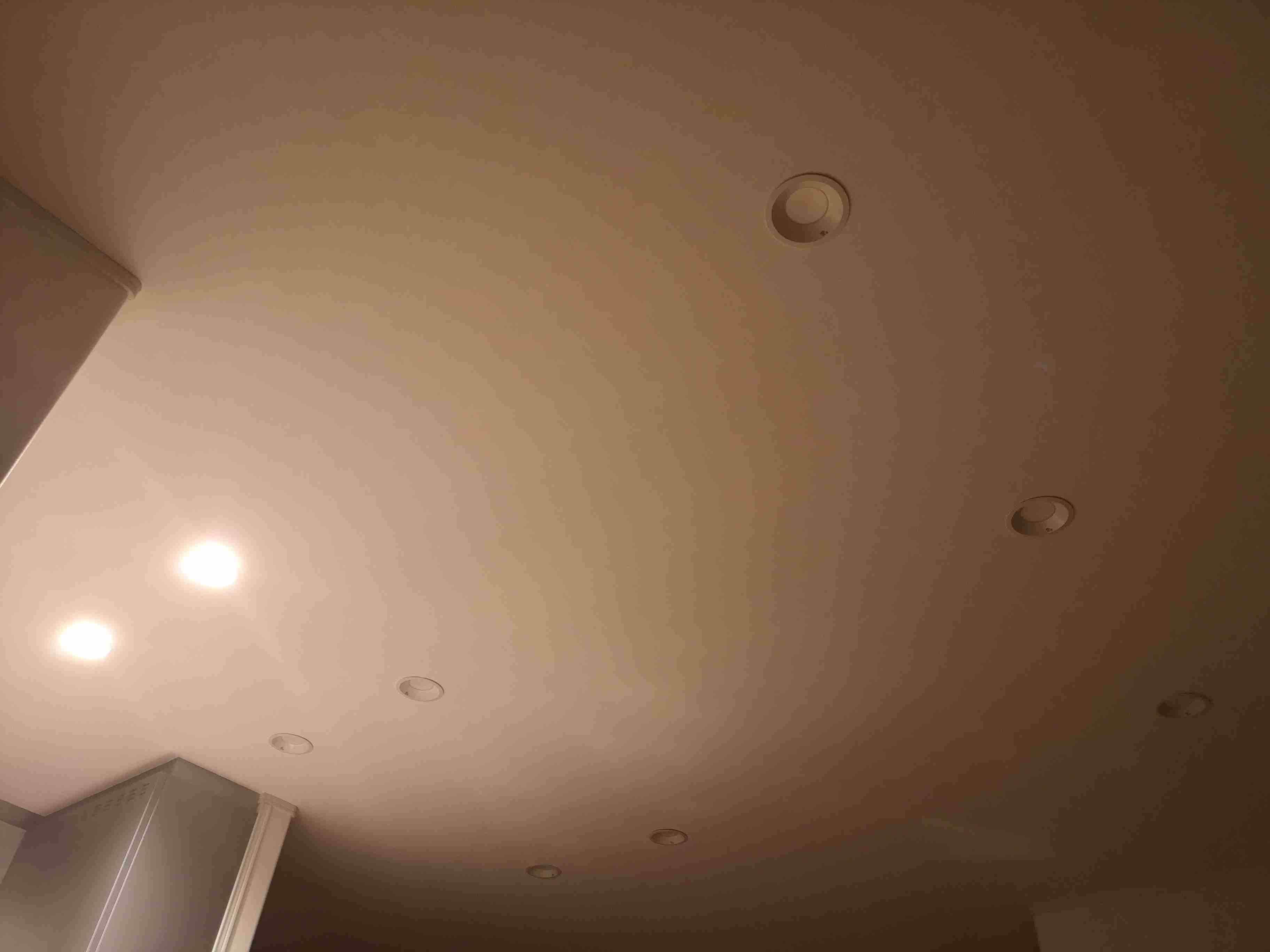 お部屋の天井を見せてください