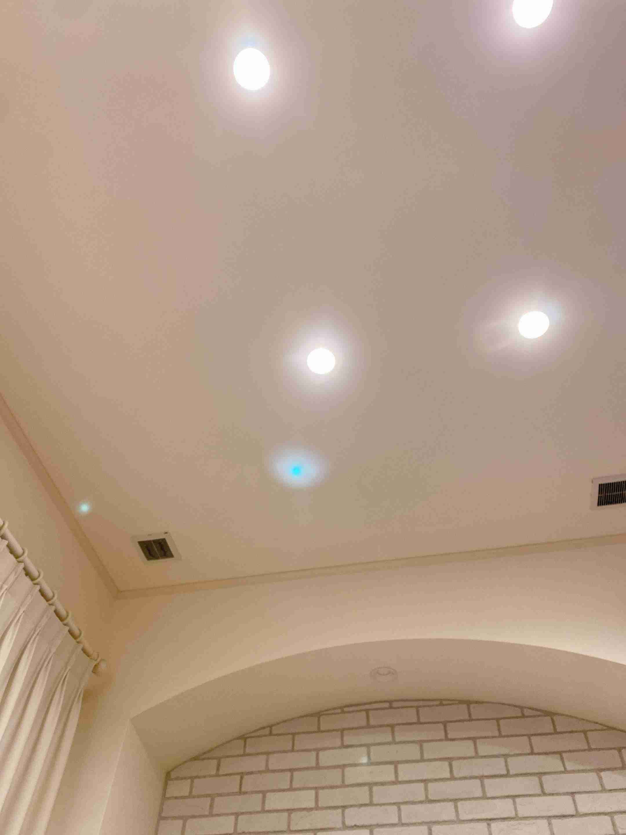 お部屋の天井を見せてください