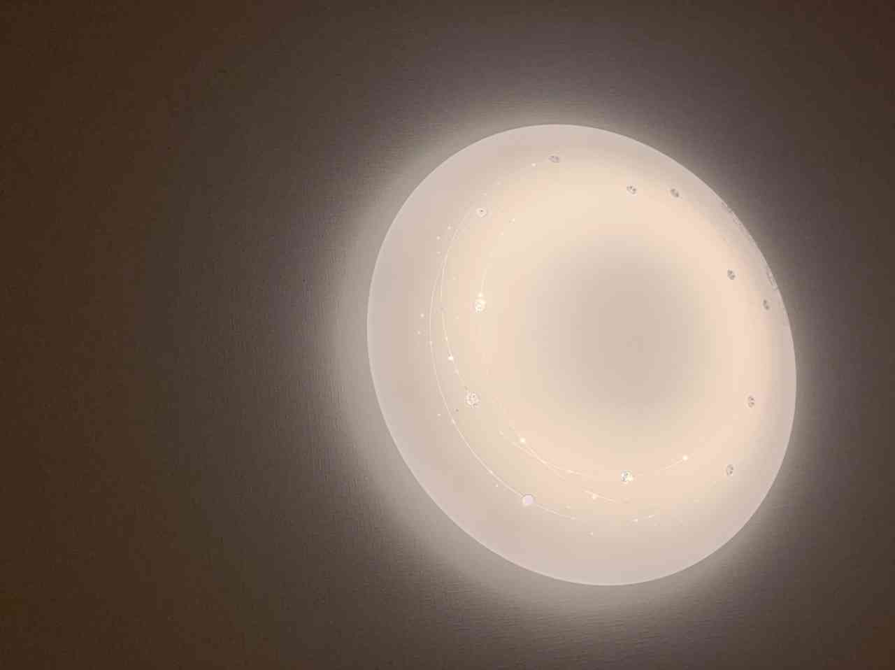 お部屋の天井を見せてください