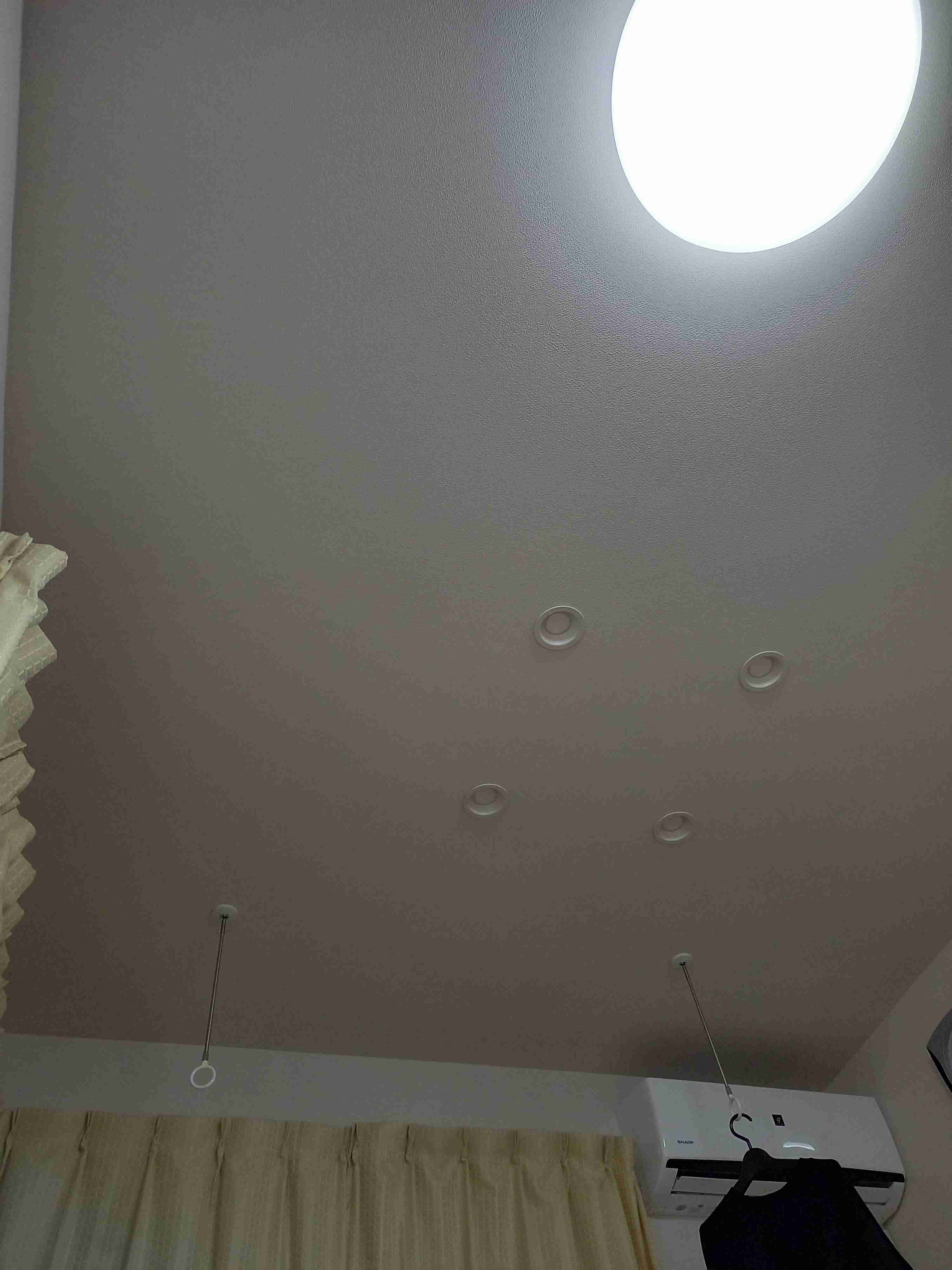 お部屋の天井を見せてください