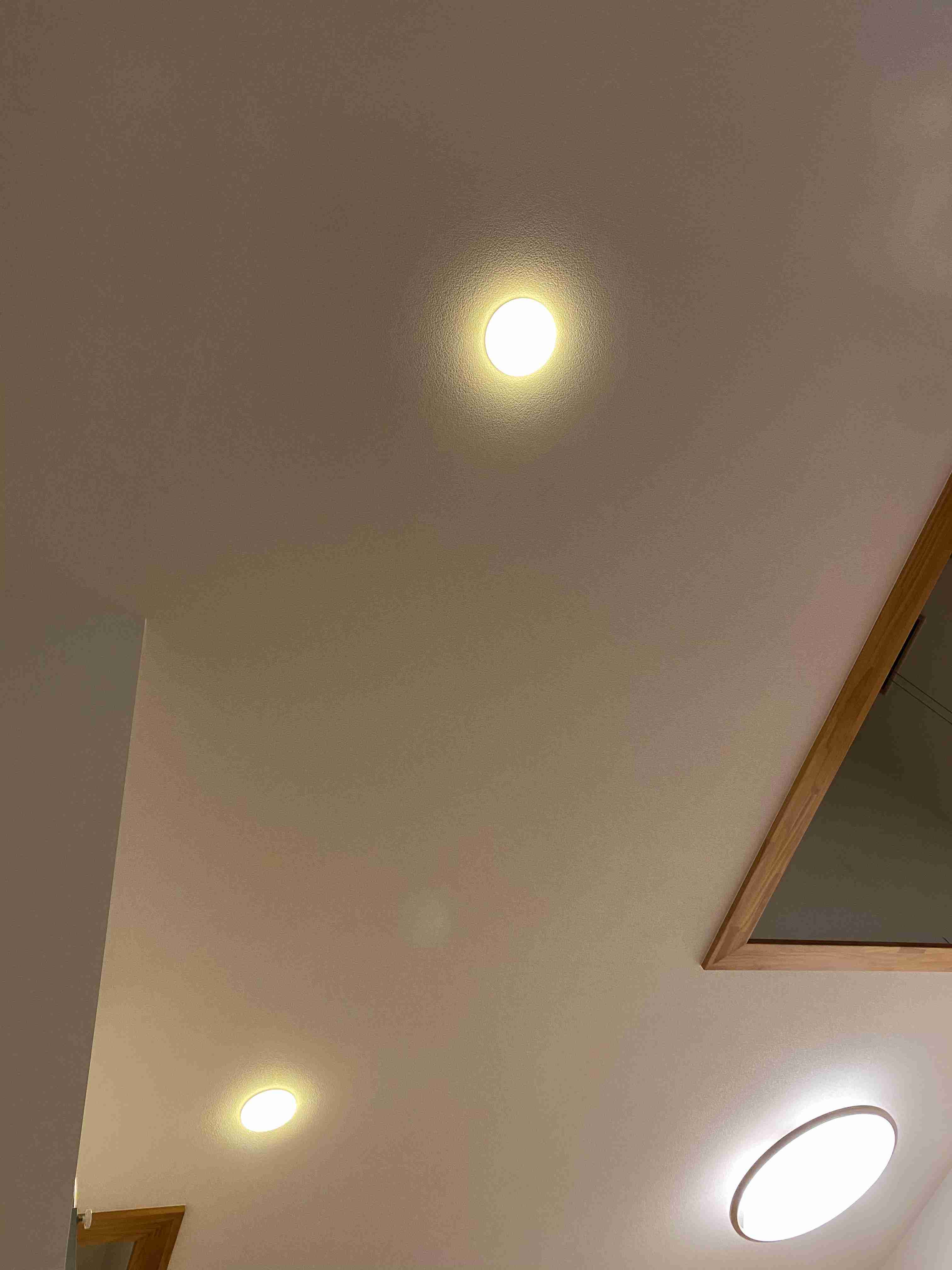 お部屋の天井を見せてください