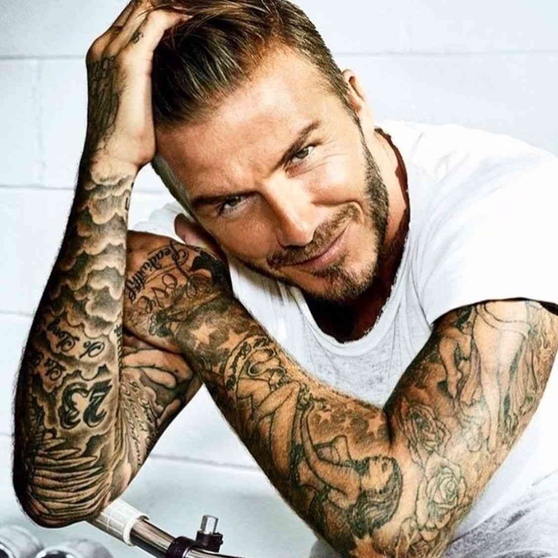 ベッカム長男、巨大タトゥーをさらに拡大！  婚約者からのラブレターを全文彫り込む