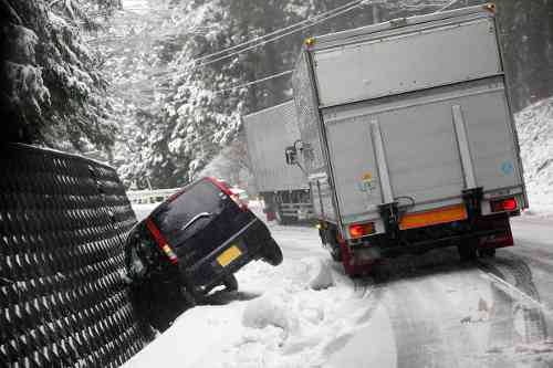 雪道運転してる人