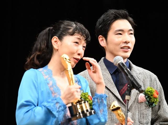 安藤サクラ&柄本佑夫妻がそっくり過ぎ!ファミリーショットが話題「双子かと思った」