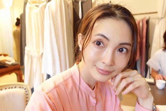 蛯原友里、私服コーデにファン驚き　「可愛い～マジ惚れた」「おしゃれすぎる」