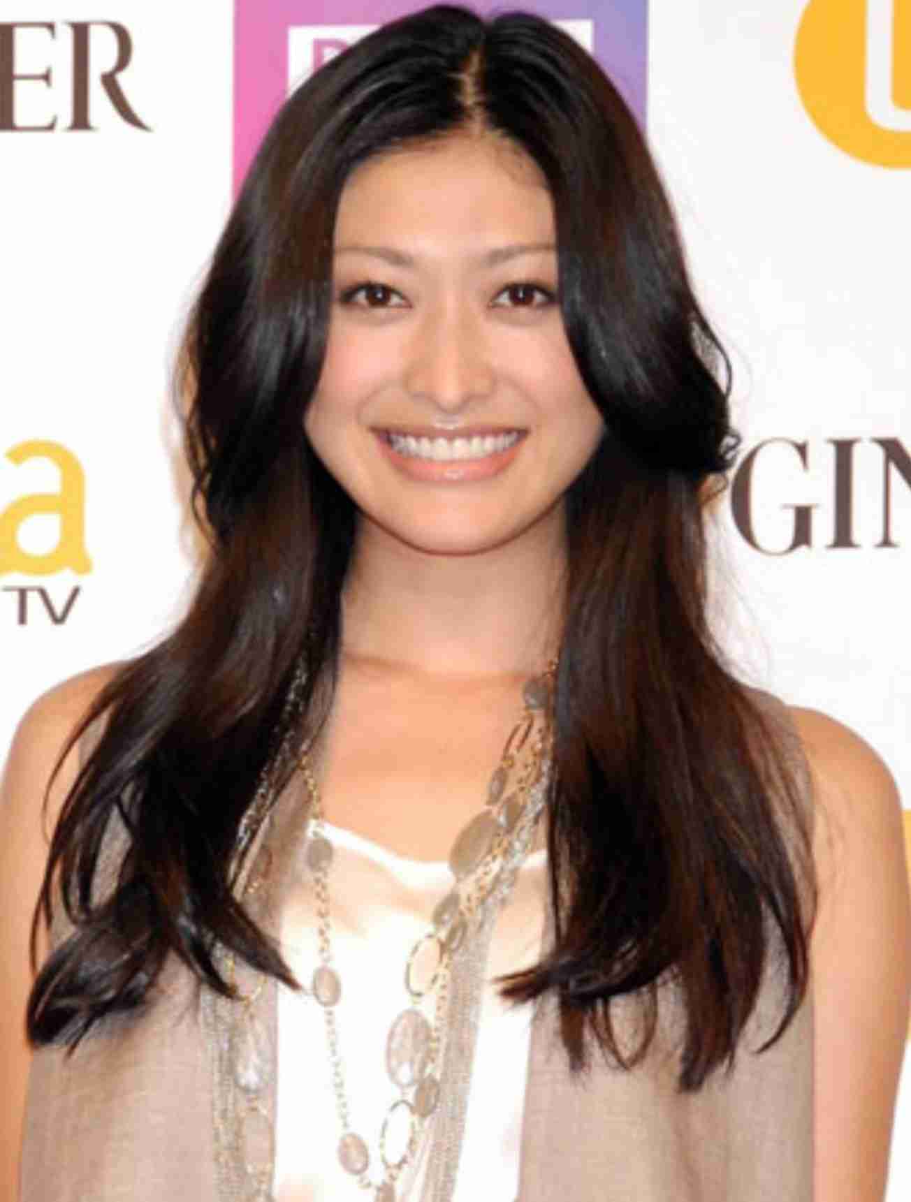山田優 スタイリッシュな装いでコストコへ!マリンブルーの髪色が反響「MIYAVI」「DBのブルマ」