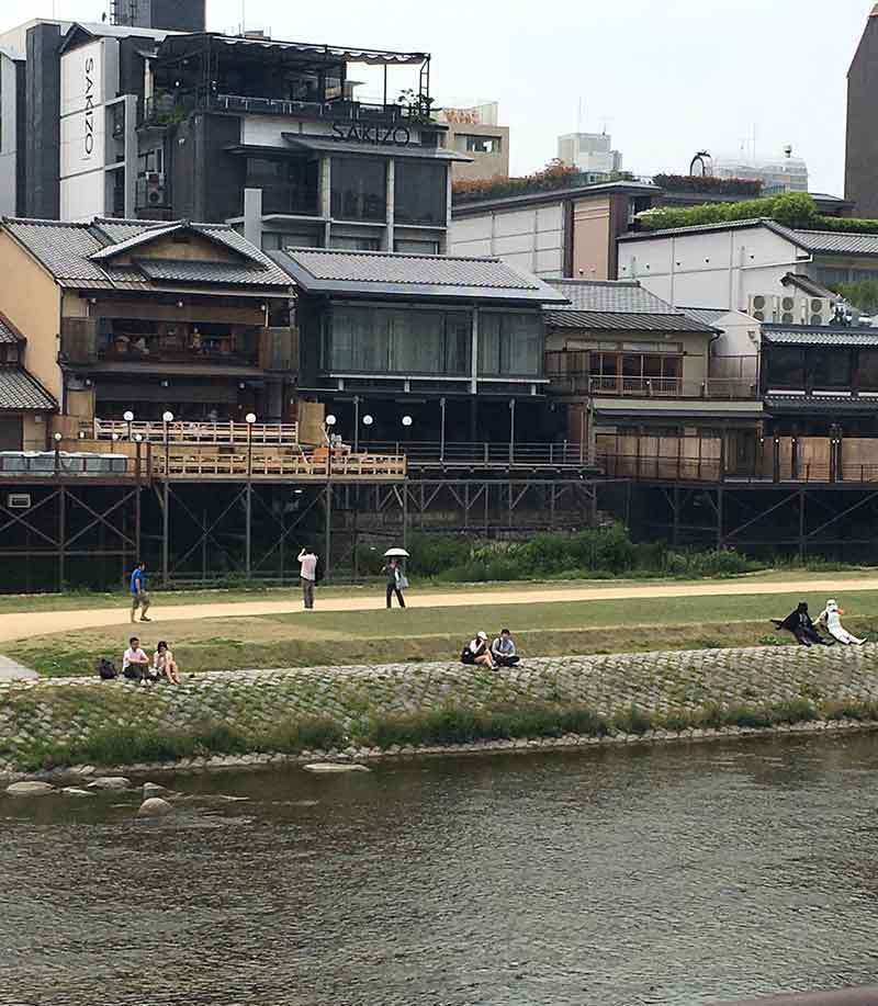 「こいつマスクしてない」の指摘に逆上…50代の男同士が路上で殴り合いのけんか